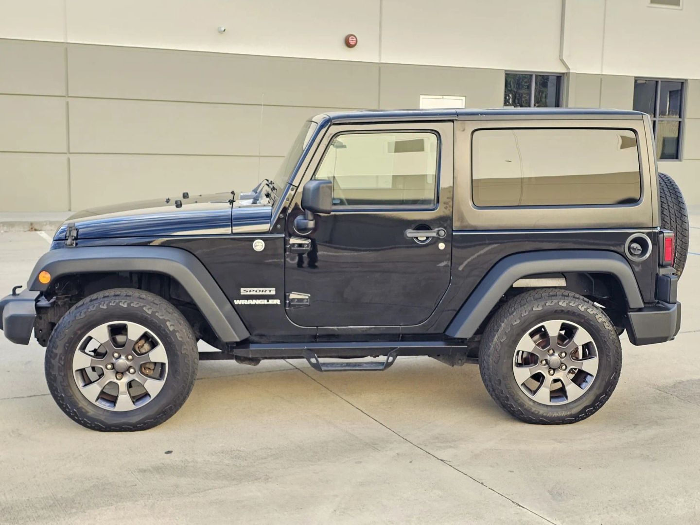 Jeep Wrangler photo 9