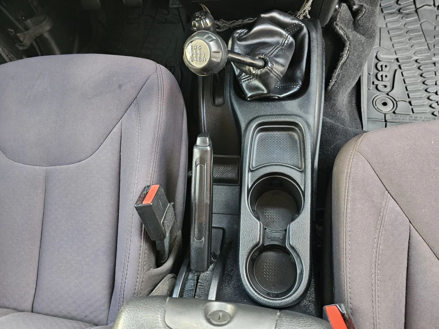 Jeep Wrangler photo 16
