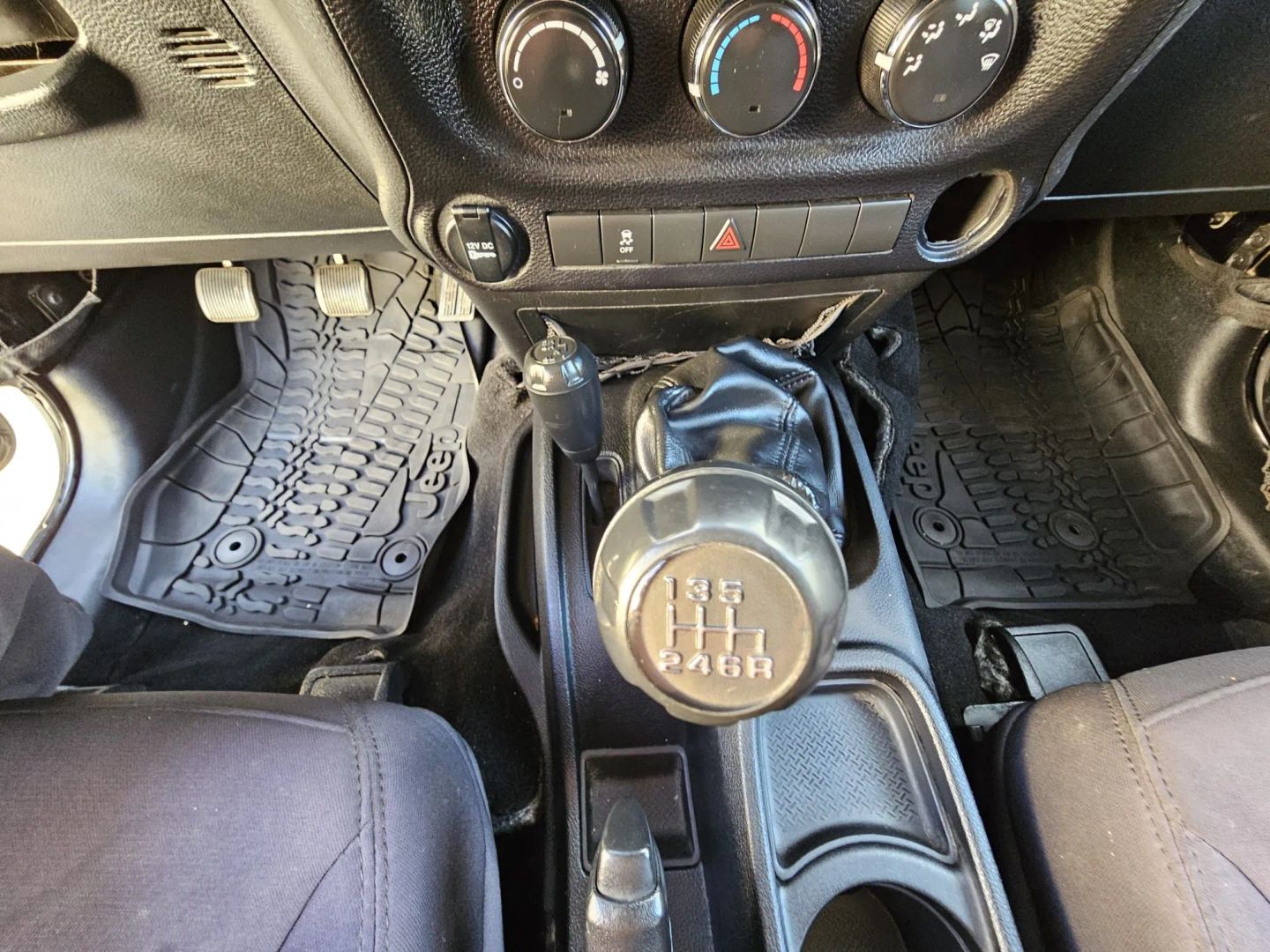 Jeep Wrangler photo 17