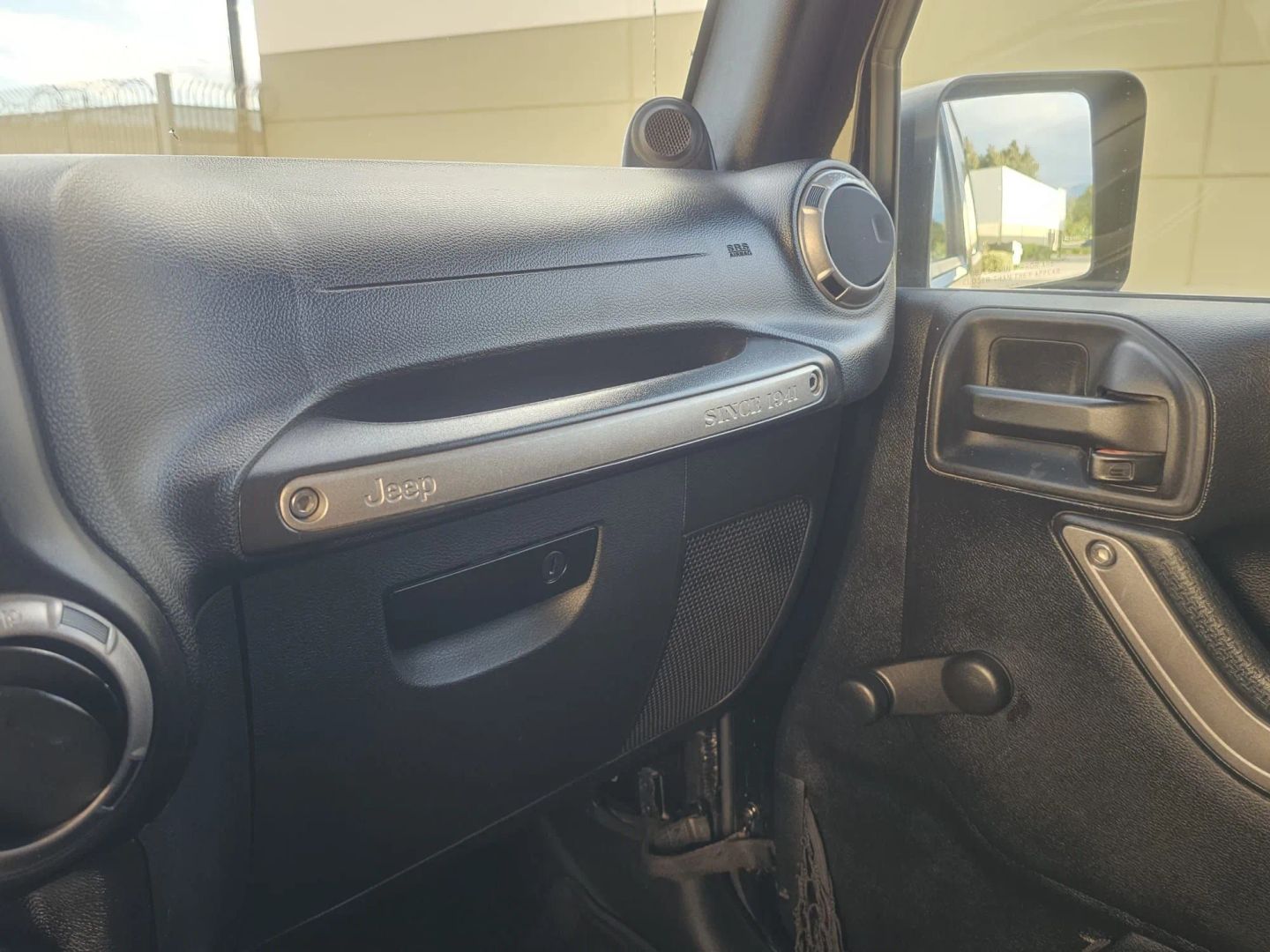 Jeep Wrangler photo 19