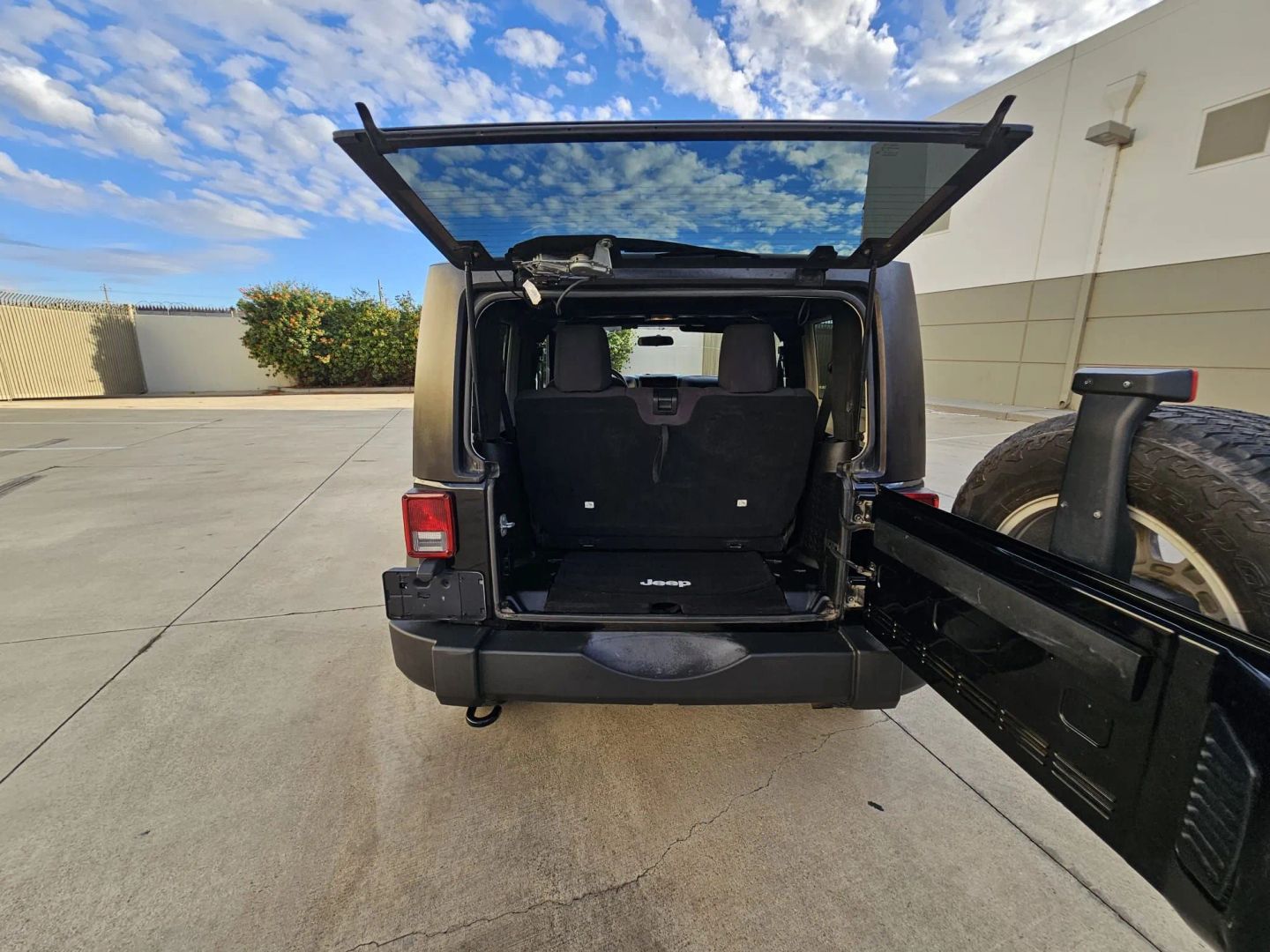Jeep Wrangler photo 23