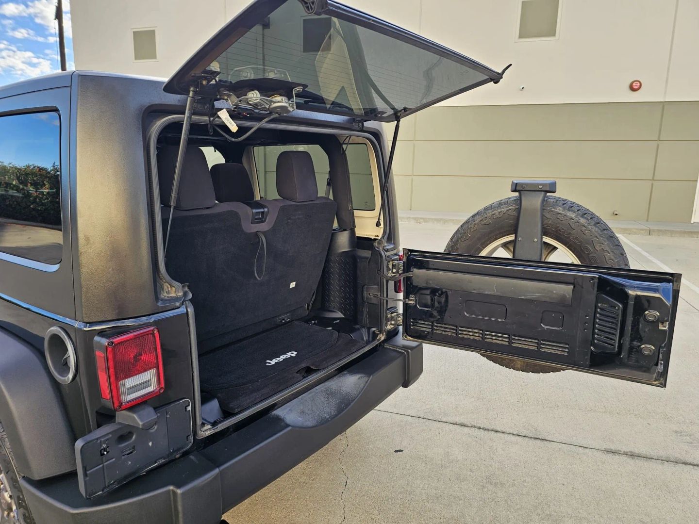 Jeep Wrangler photo 24