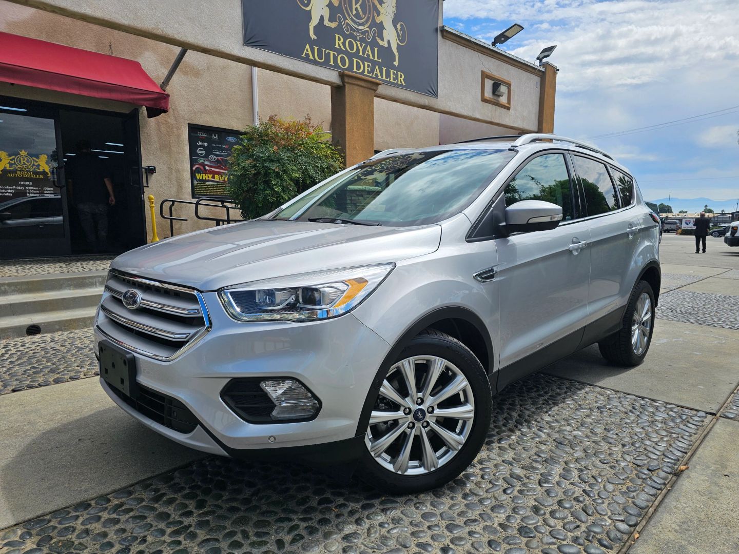 Ford Escape photo 2