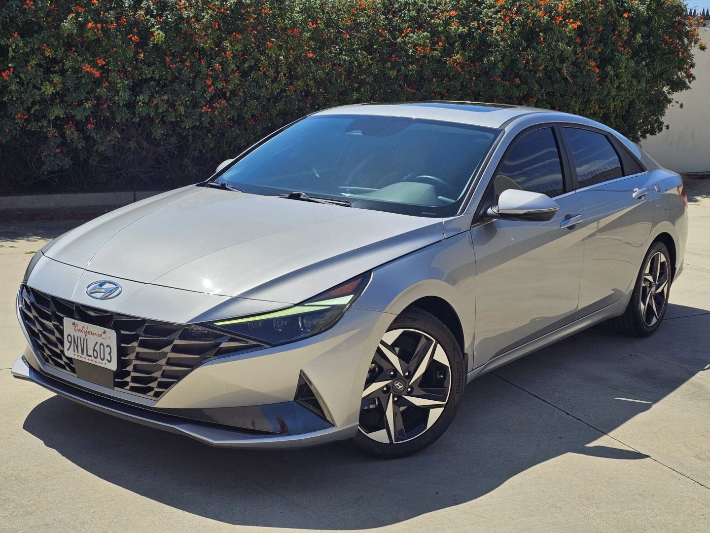 Hyundai Elantra photo 2