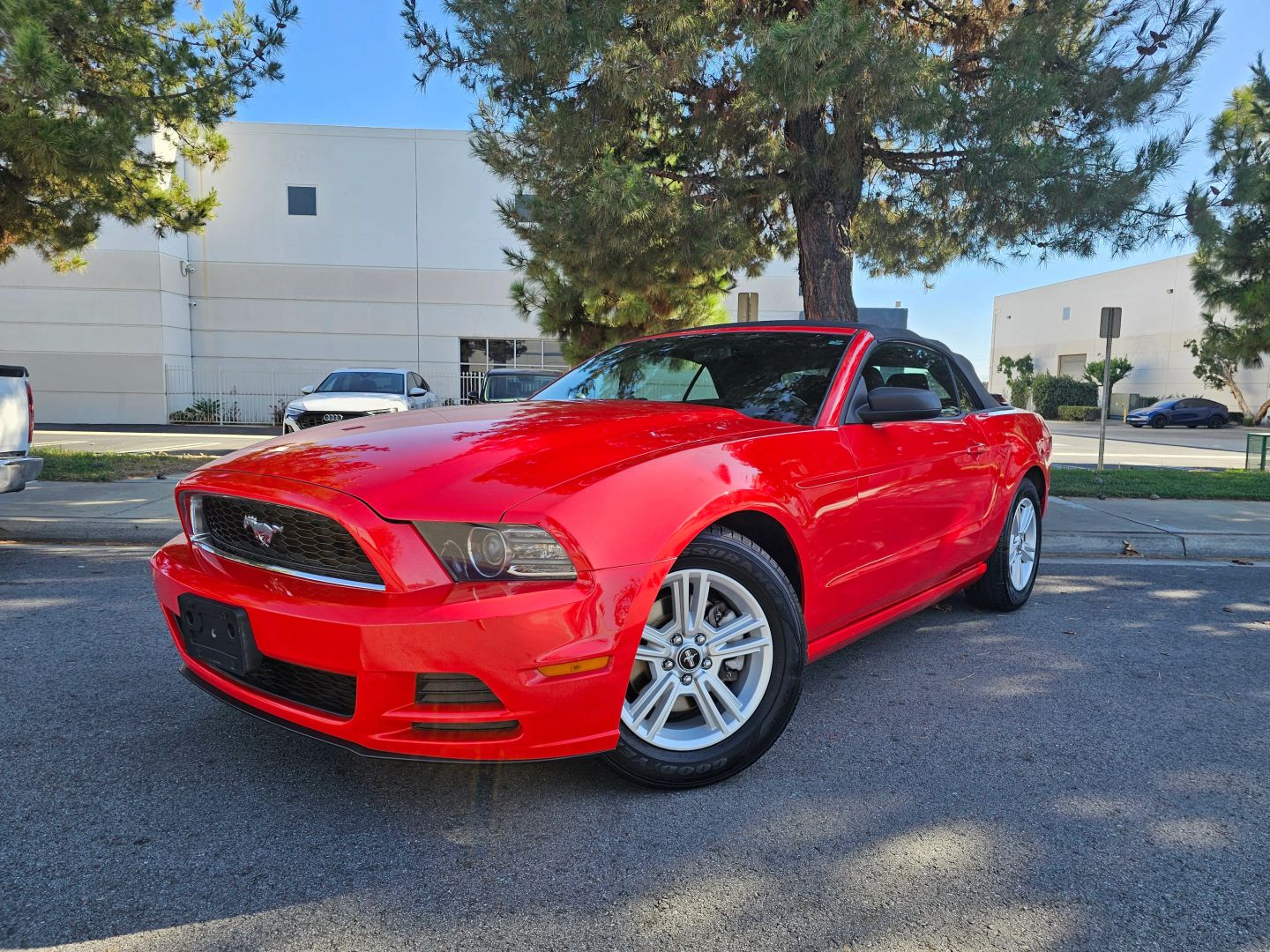 Ford Mustang photo 2