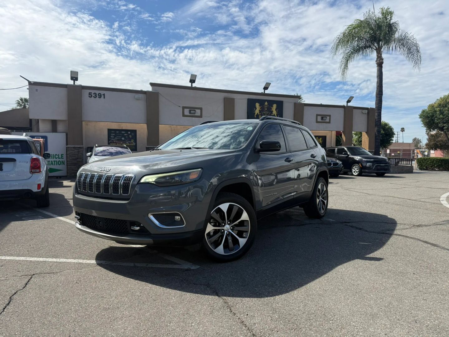 Jeep Cherokee photo 2