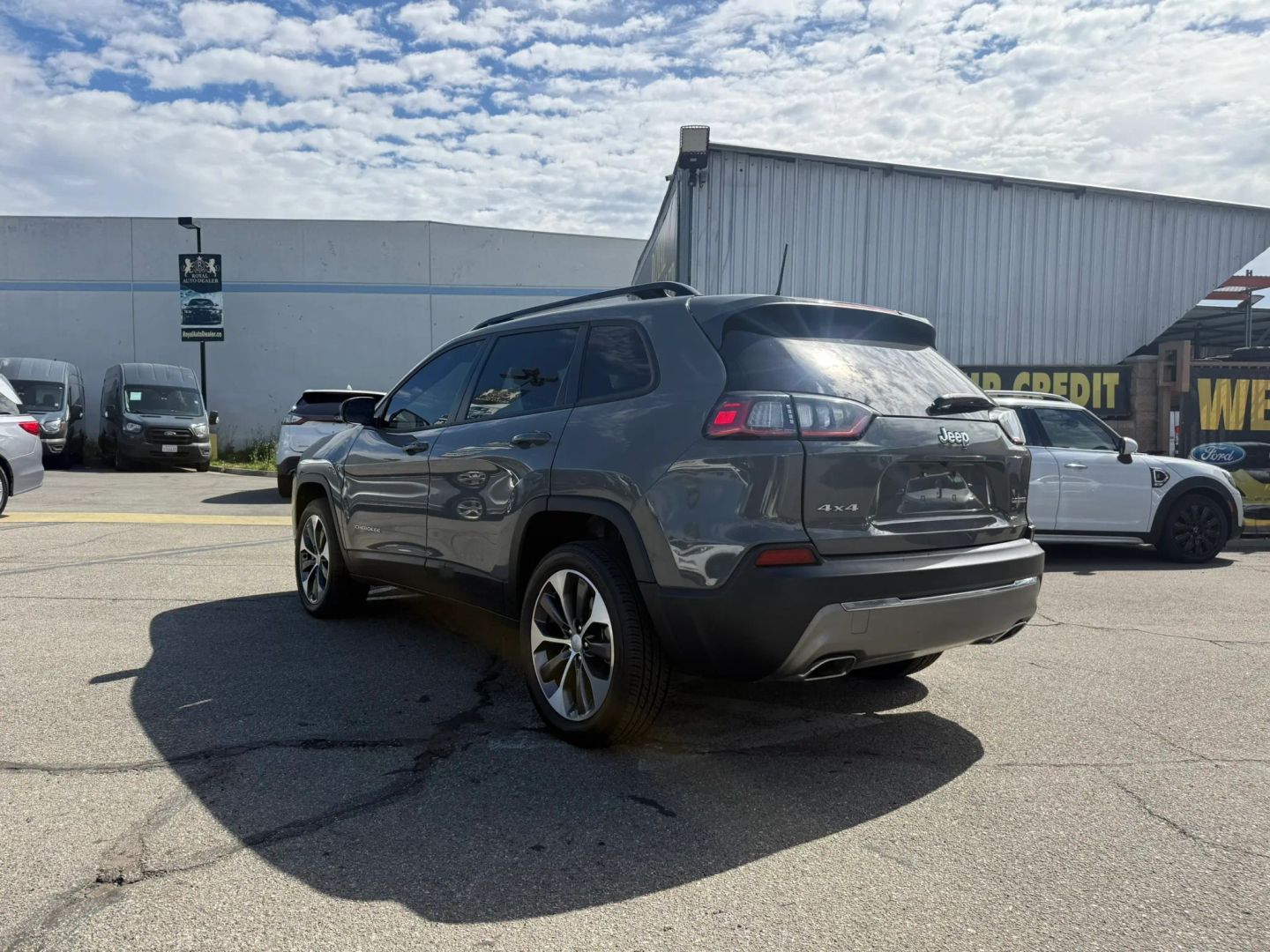Jeep Cherokee photo 4