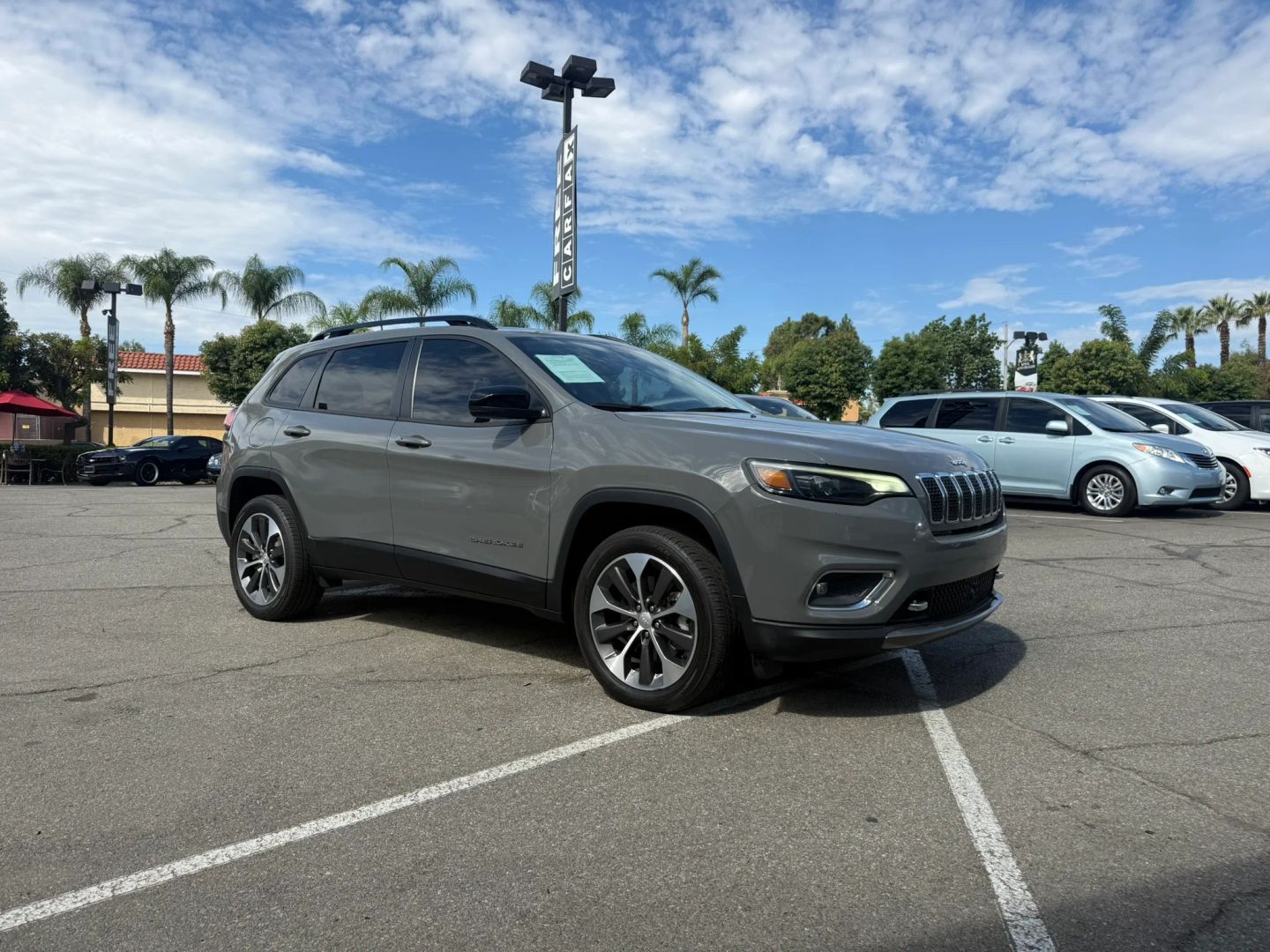 Jeep Cherokee photo 8