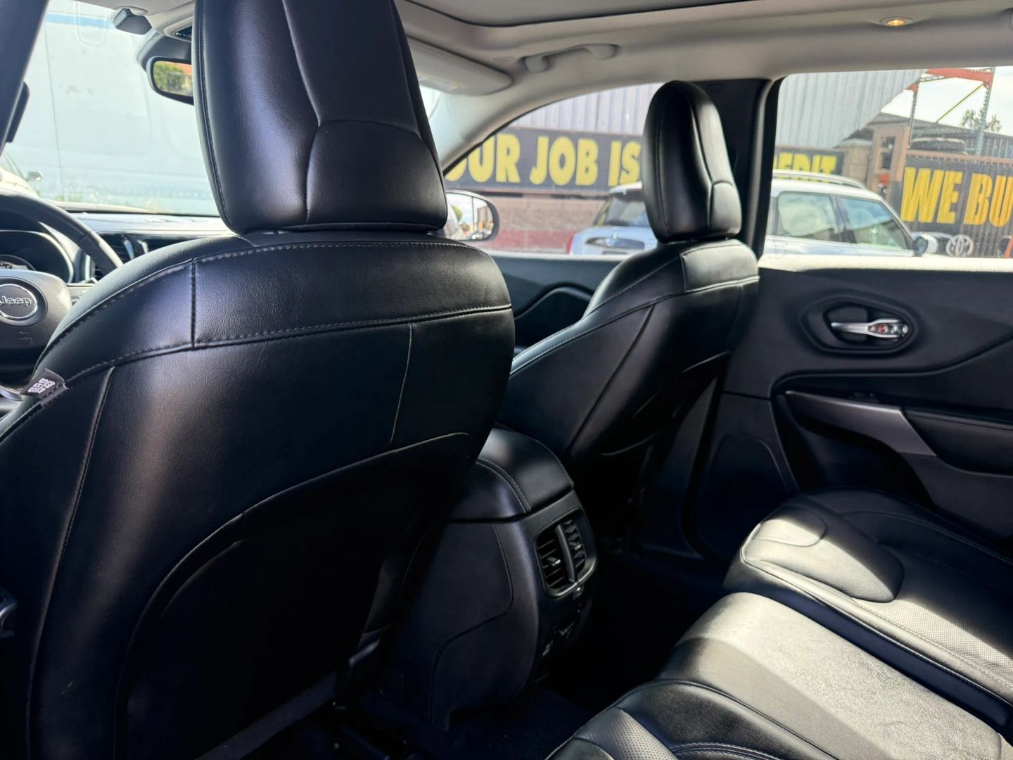 Jeep Cherokee photo 13
