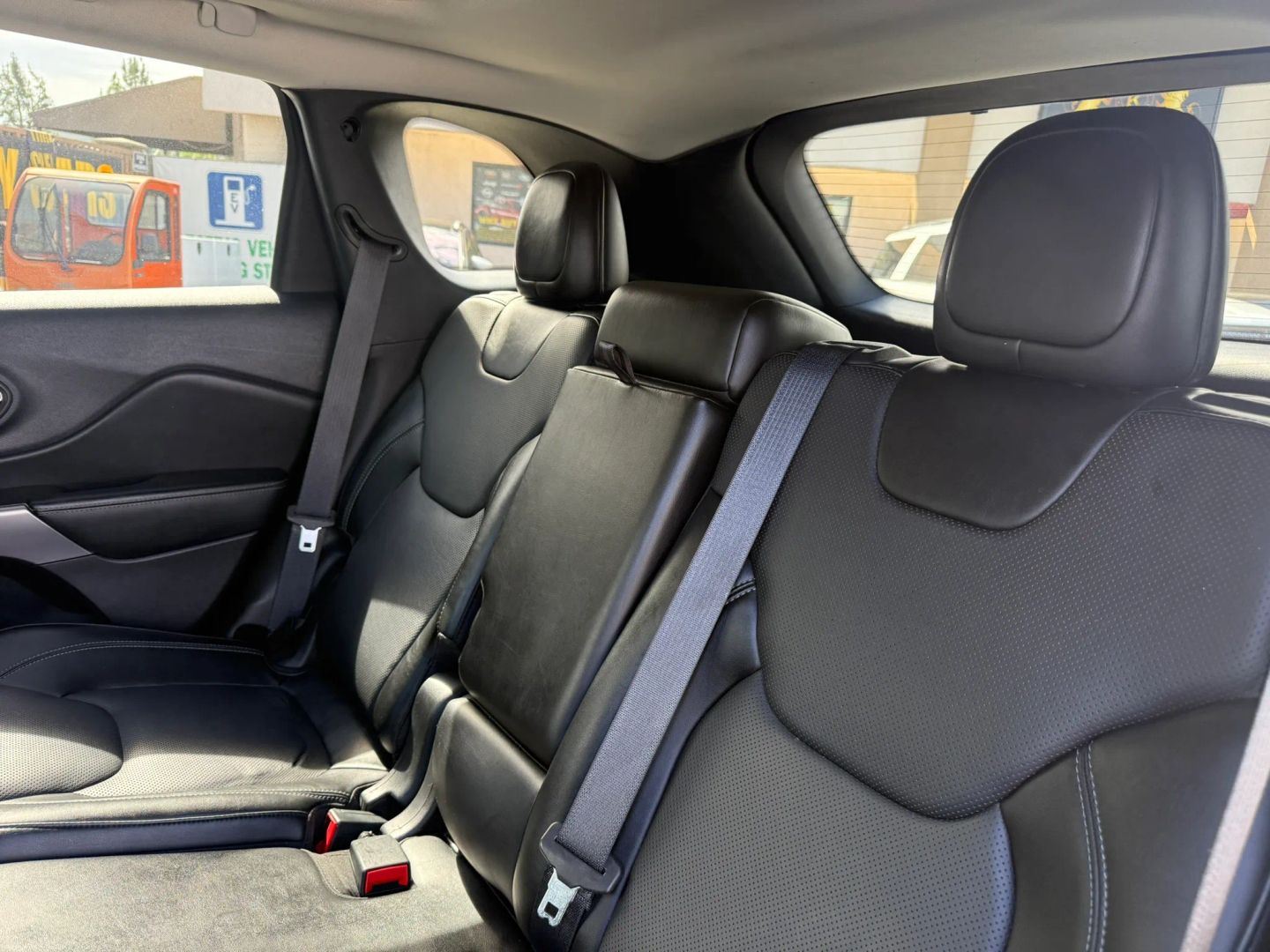 Jeep Cherokee photo 14