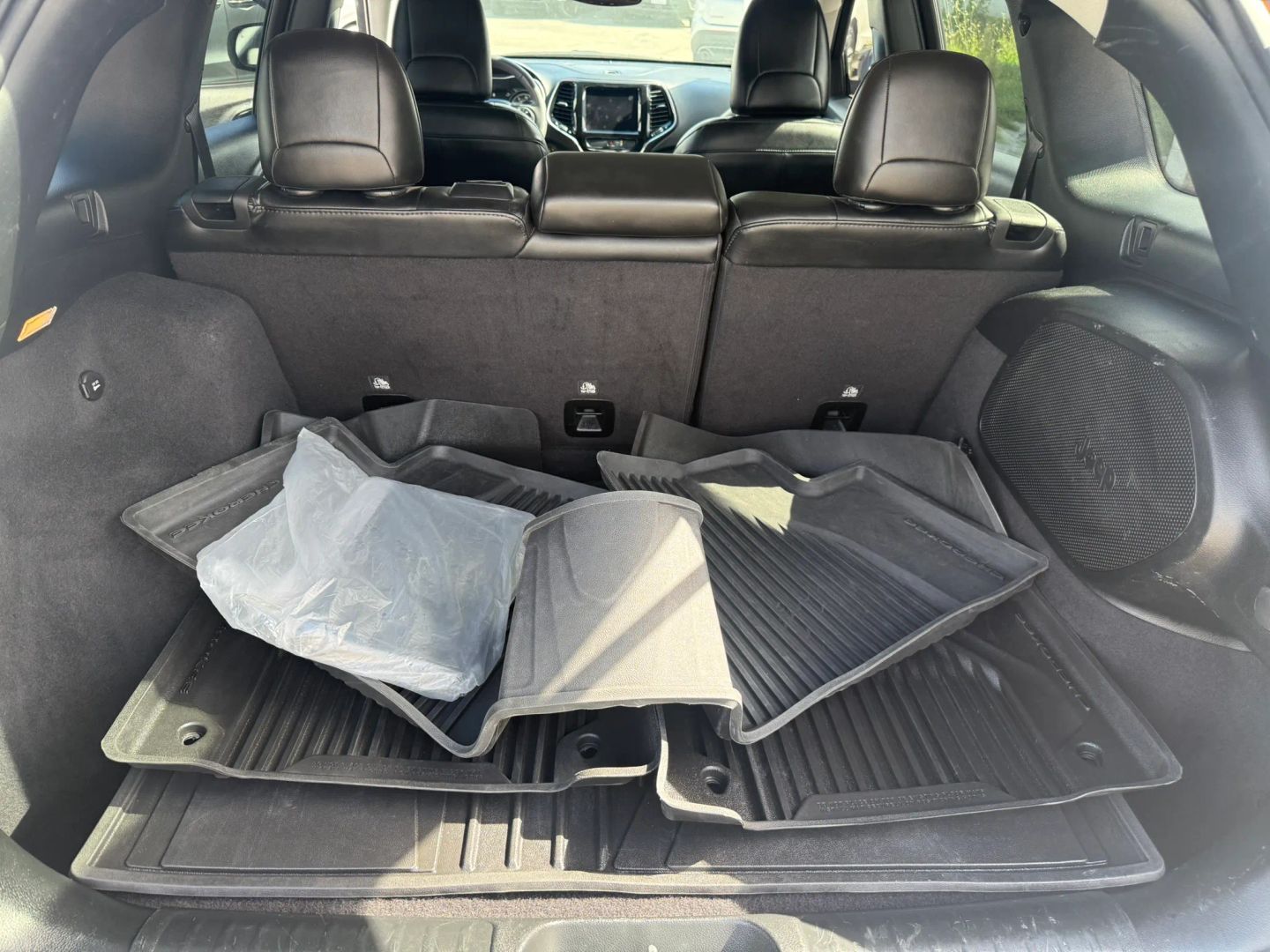 Jeep Cherokee photo 15