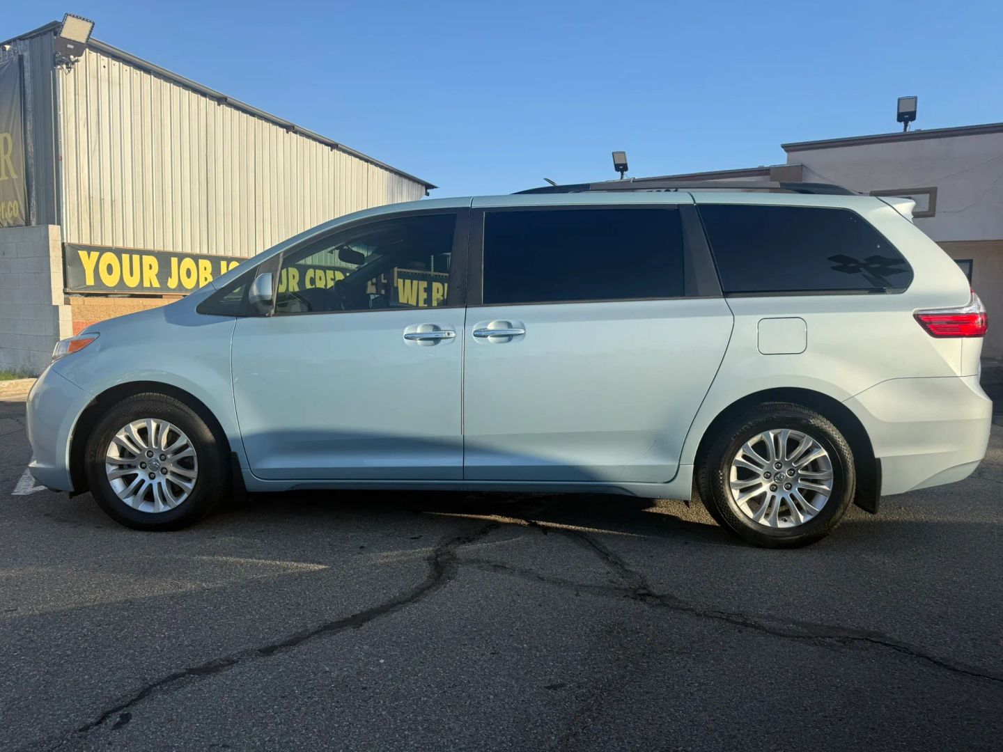 Toyota Sienna photo 3