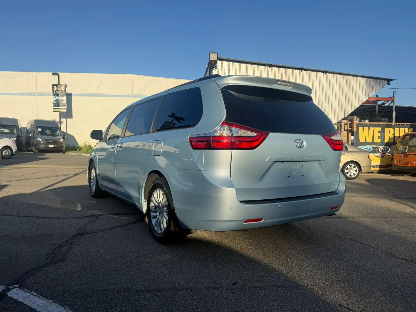 Toyota Sienna photo 4
