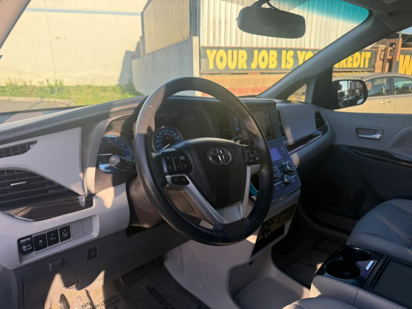 Toyota Sienna photo 9