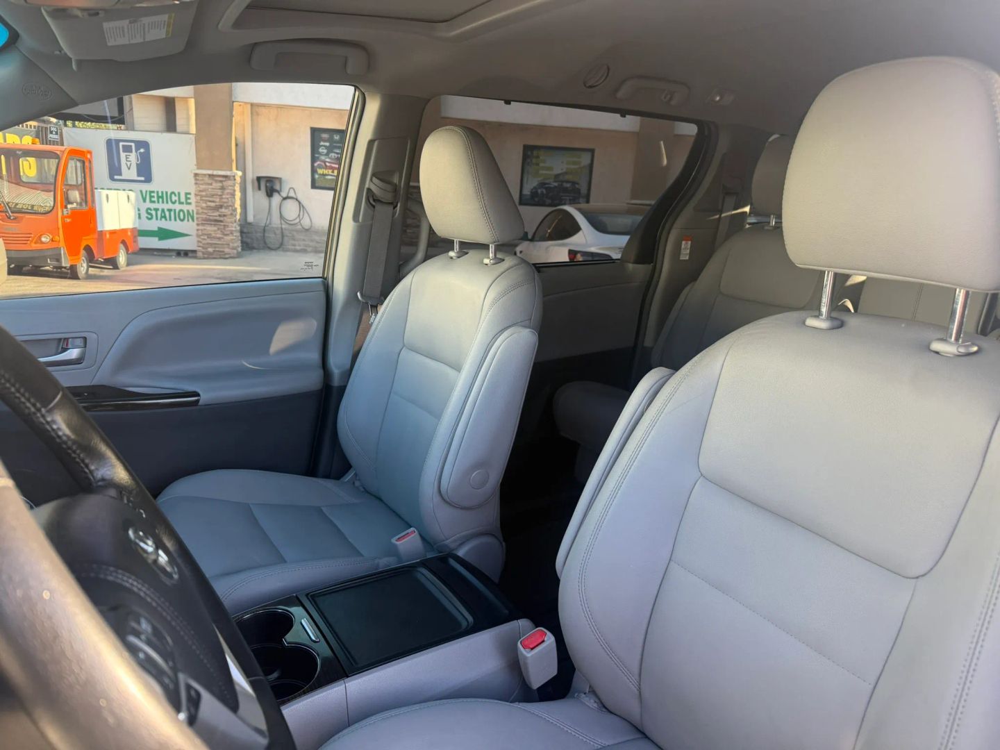 Toyota Sienna photo 11
