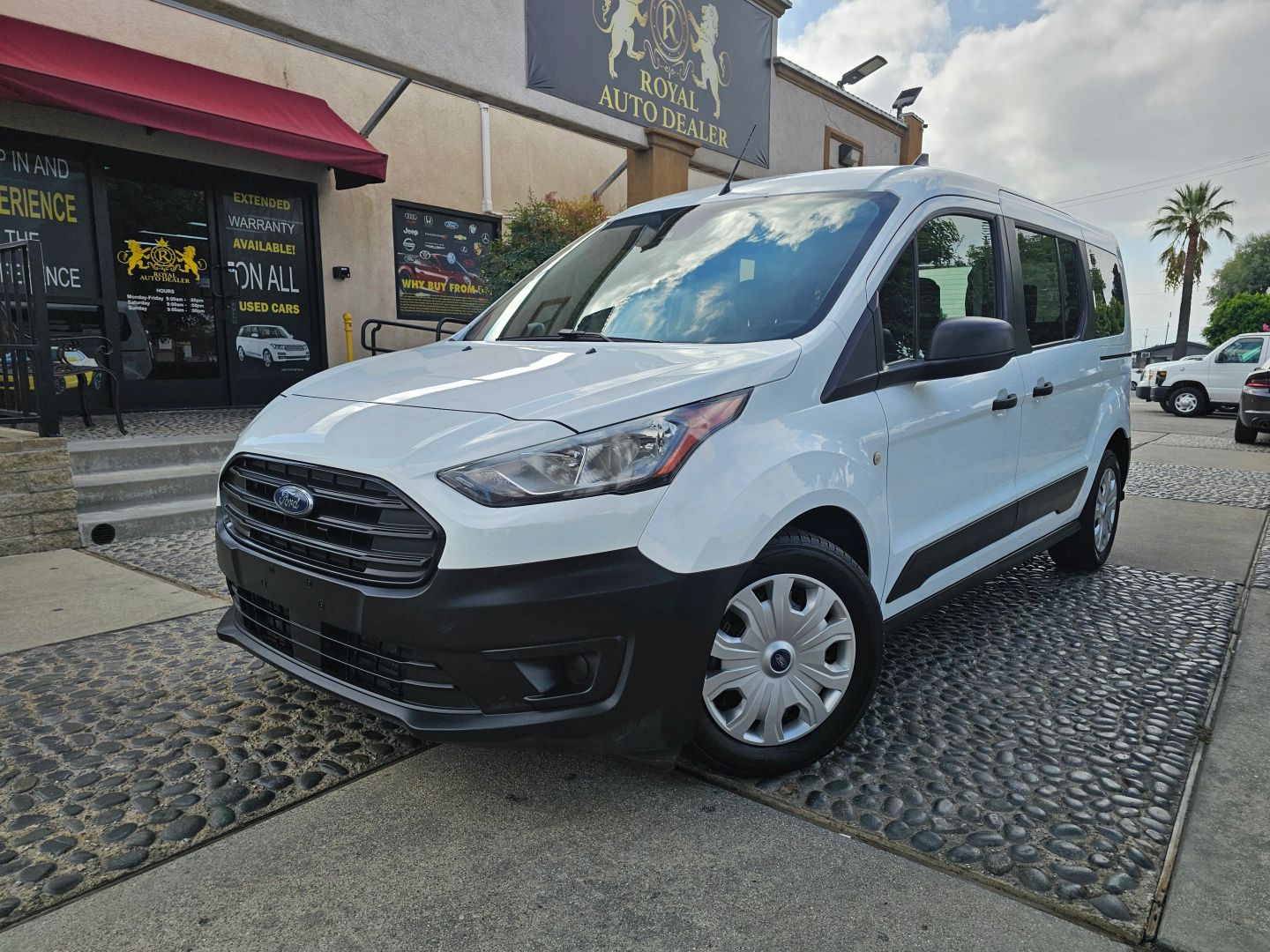 Ford Transit Connect photo 2
