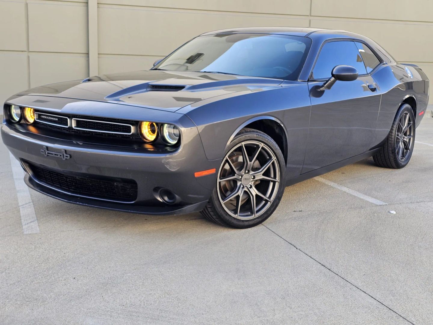 Dodge Challenger photo 2