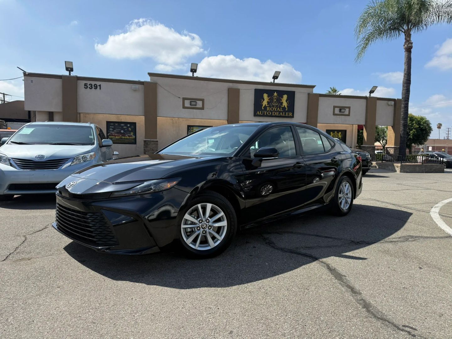 Toyota Camry photo 2