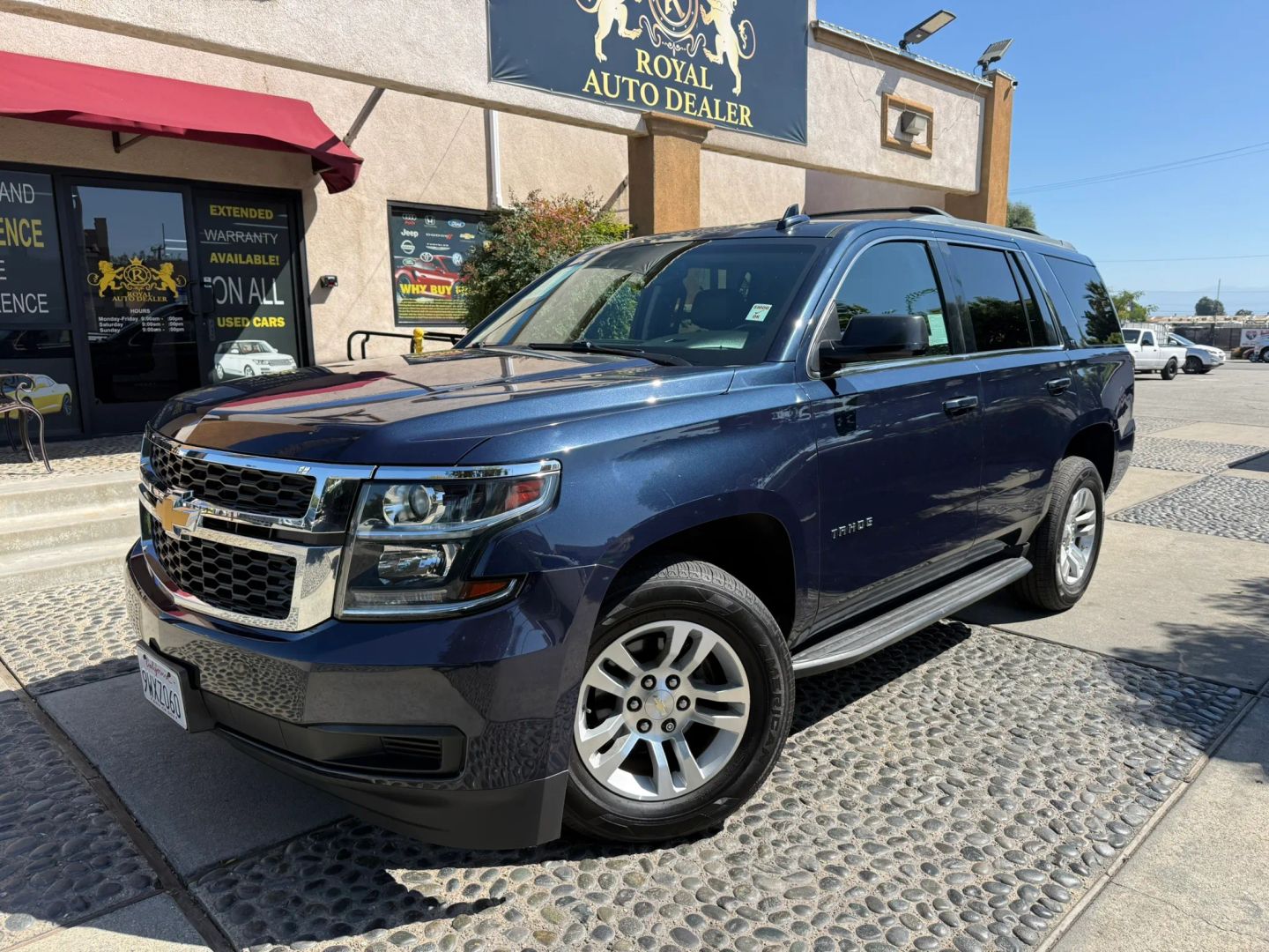 Chevrolet Tahoe photo 2