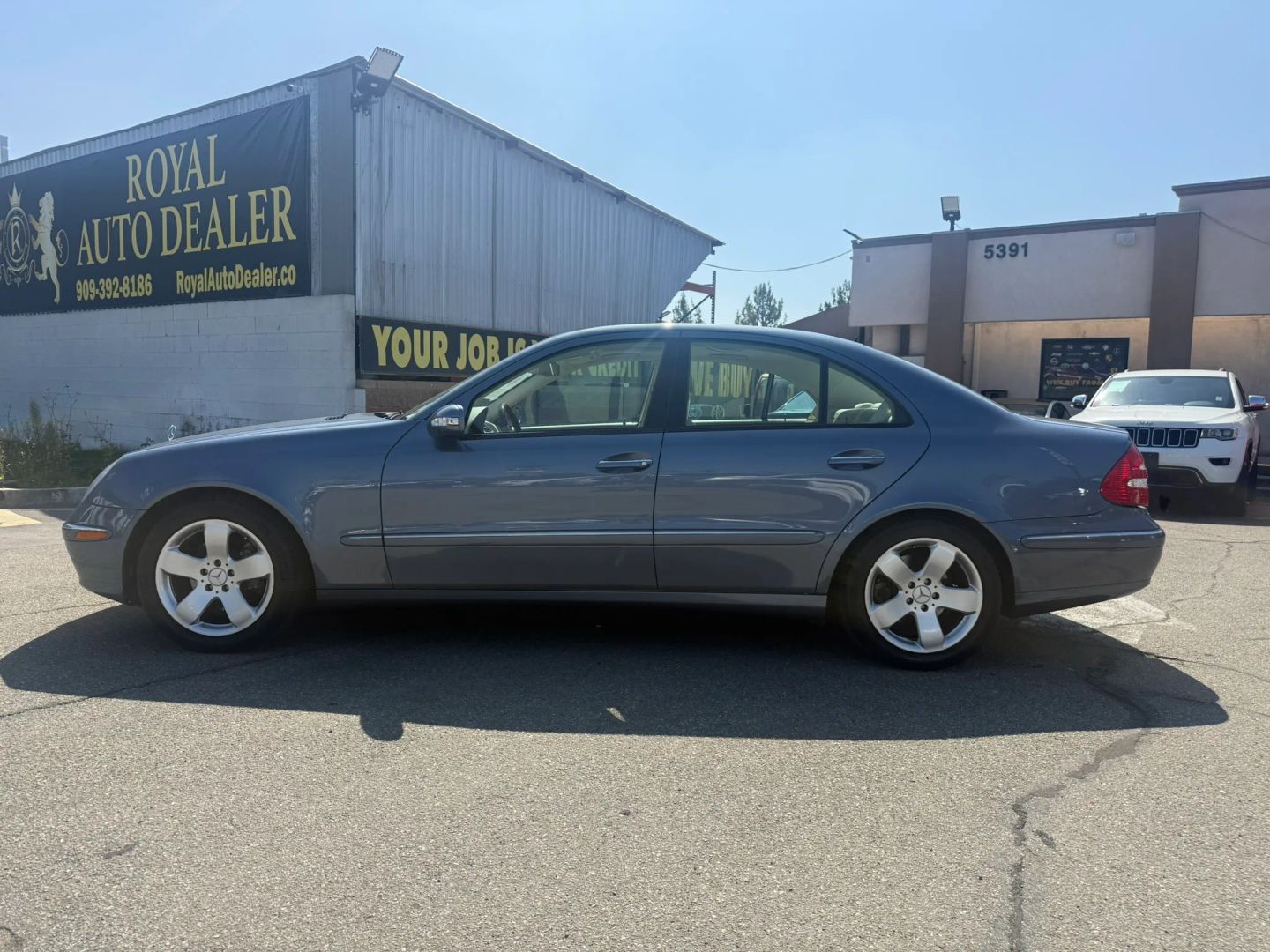 Mercedes-Benz E500 photo 2