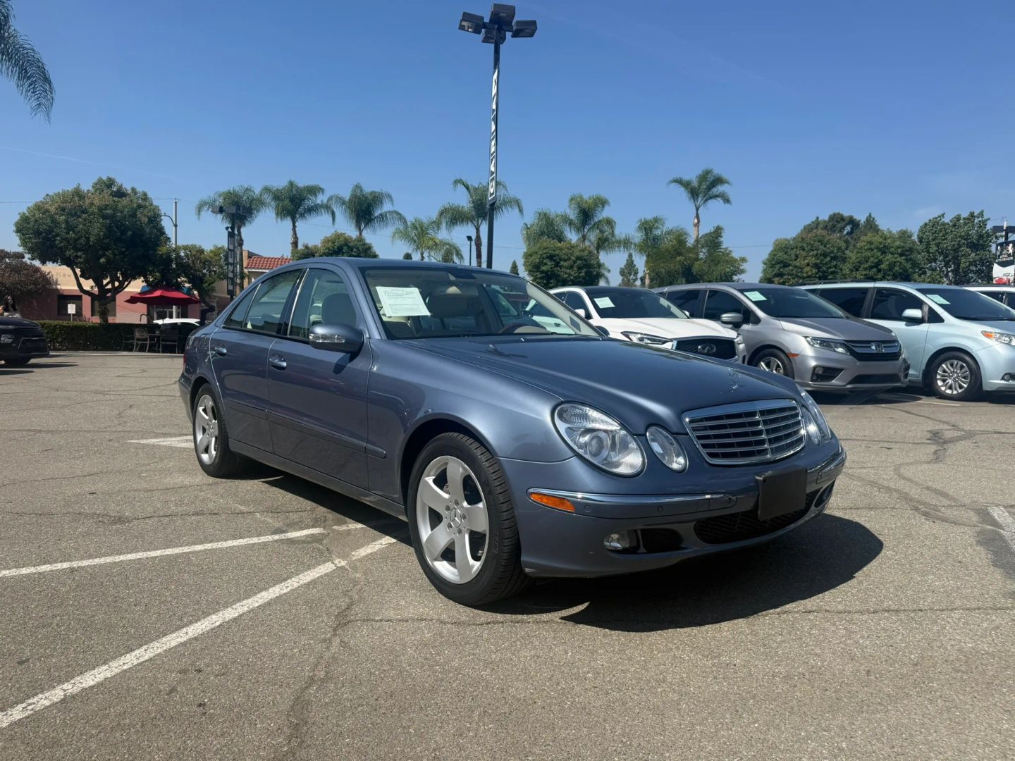 Mercedes-Benz E500 photo 7