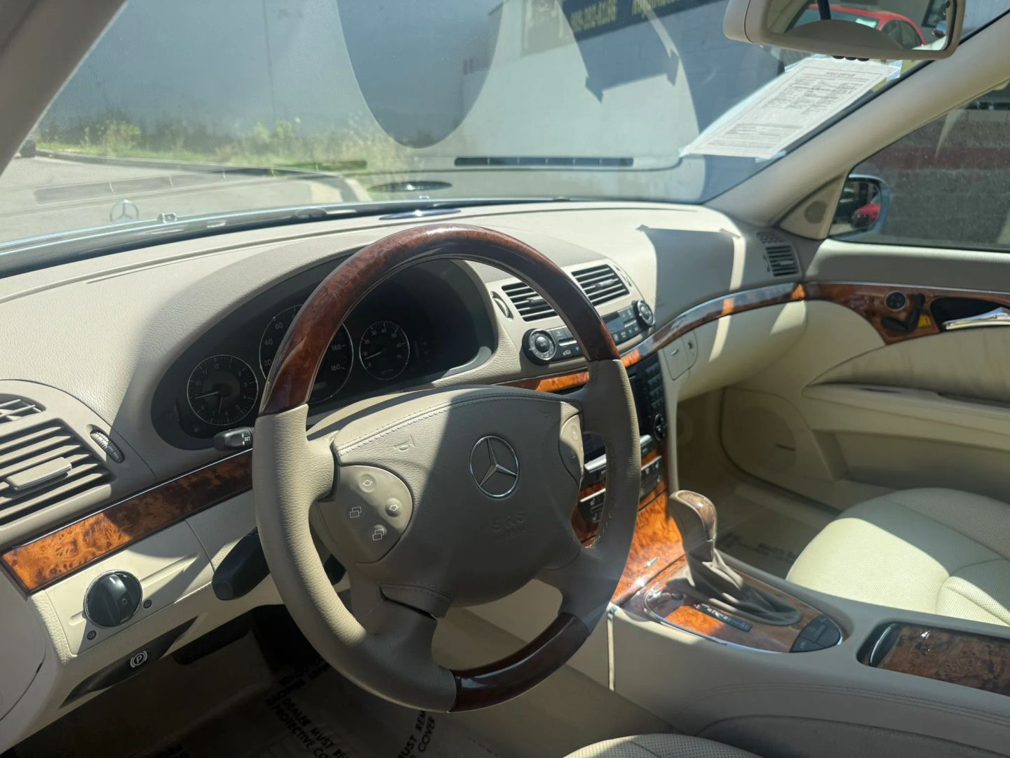 Mercedes-Benz E500 photo 9