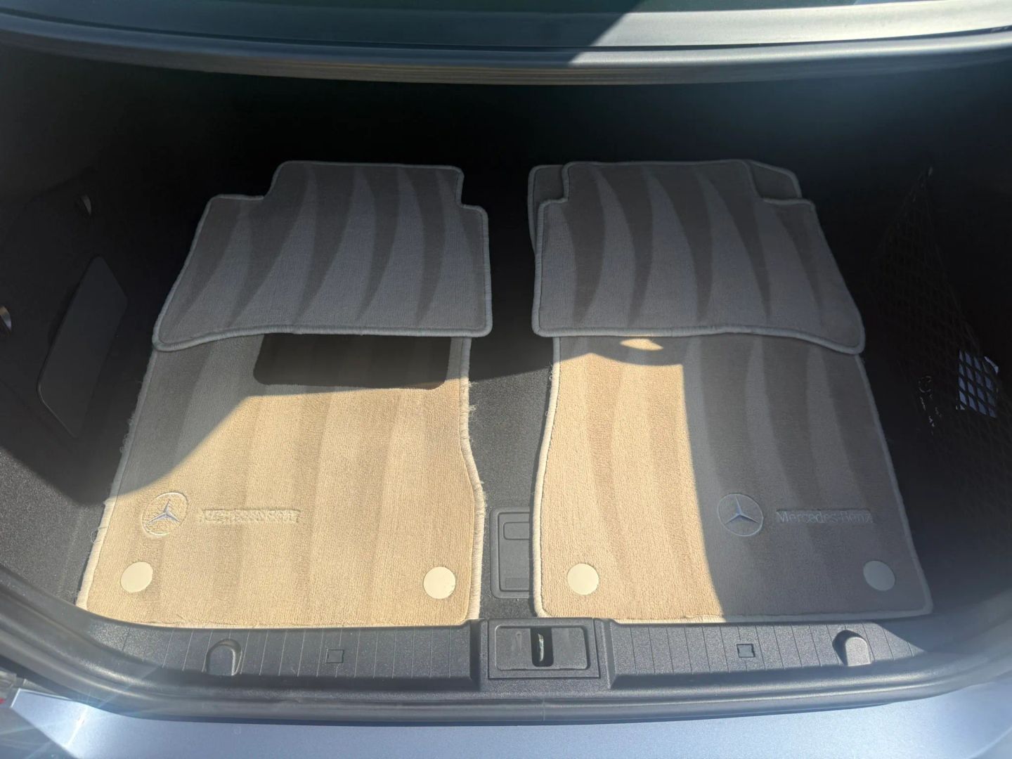 Mercedes-Benz E500 photo 15