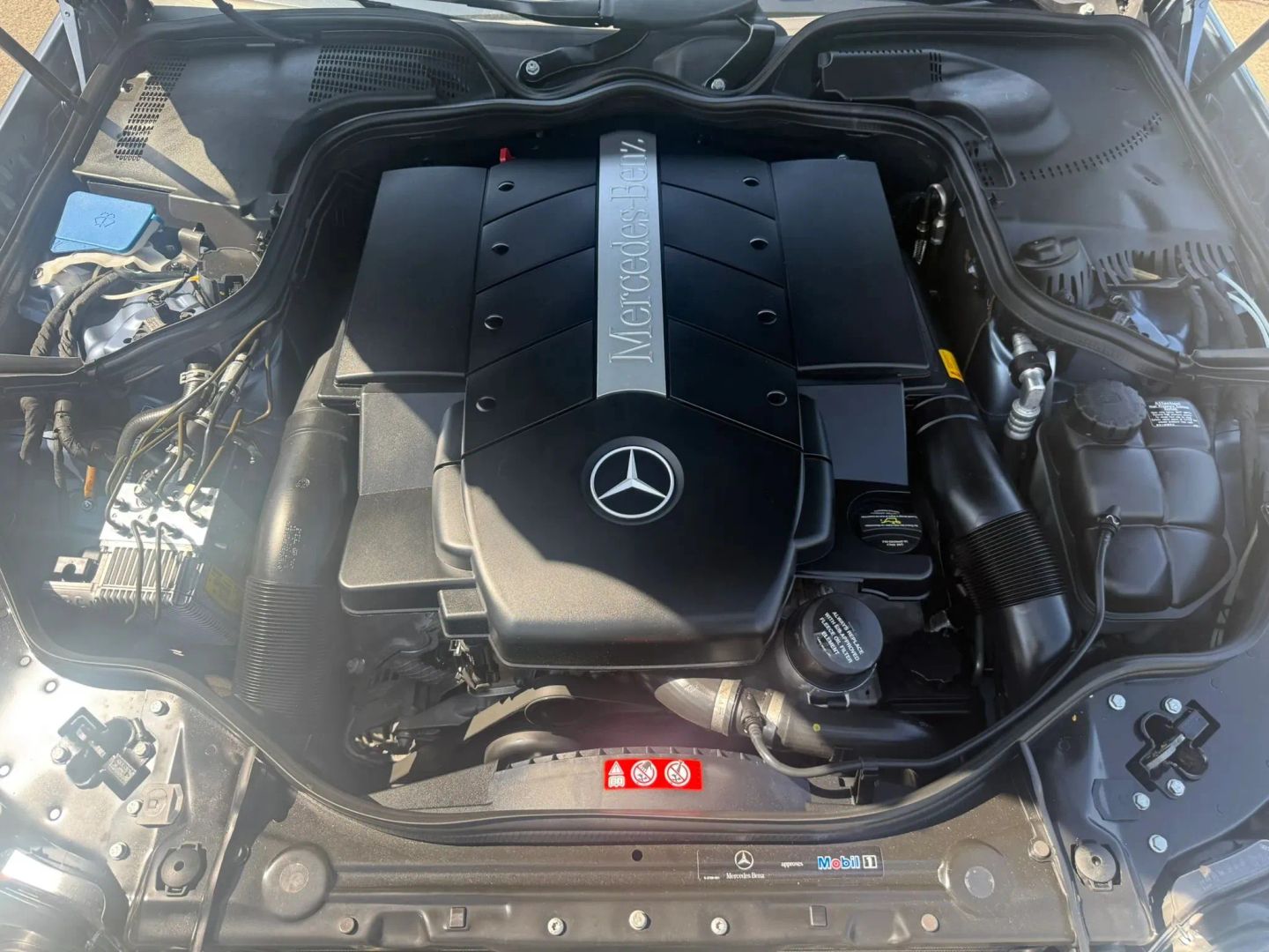 Mercedes-Benz E500 photo 16