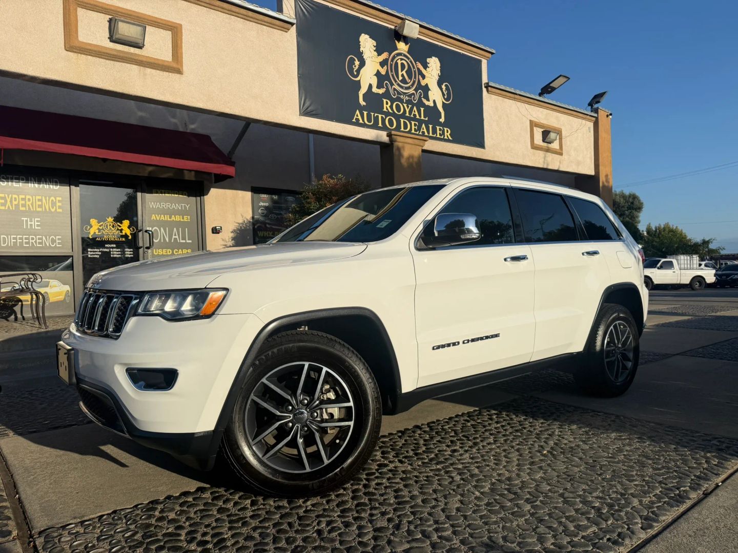 Jeep Grand Cherokee photo 2