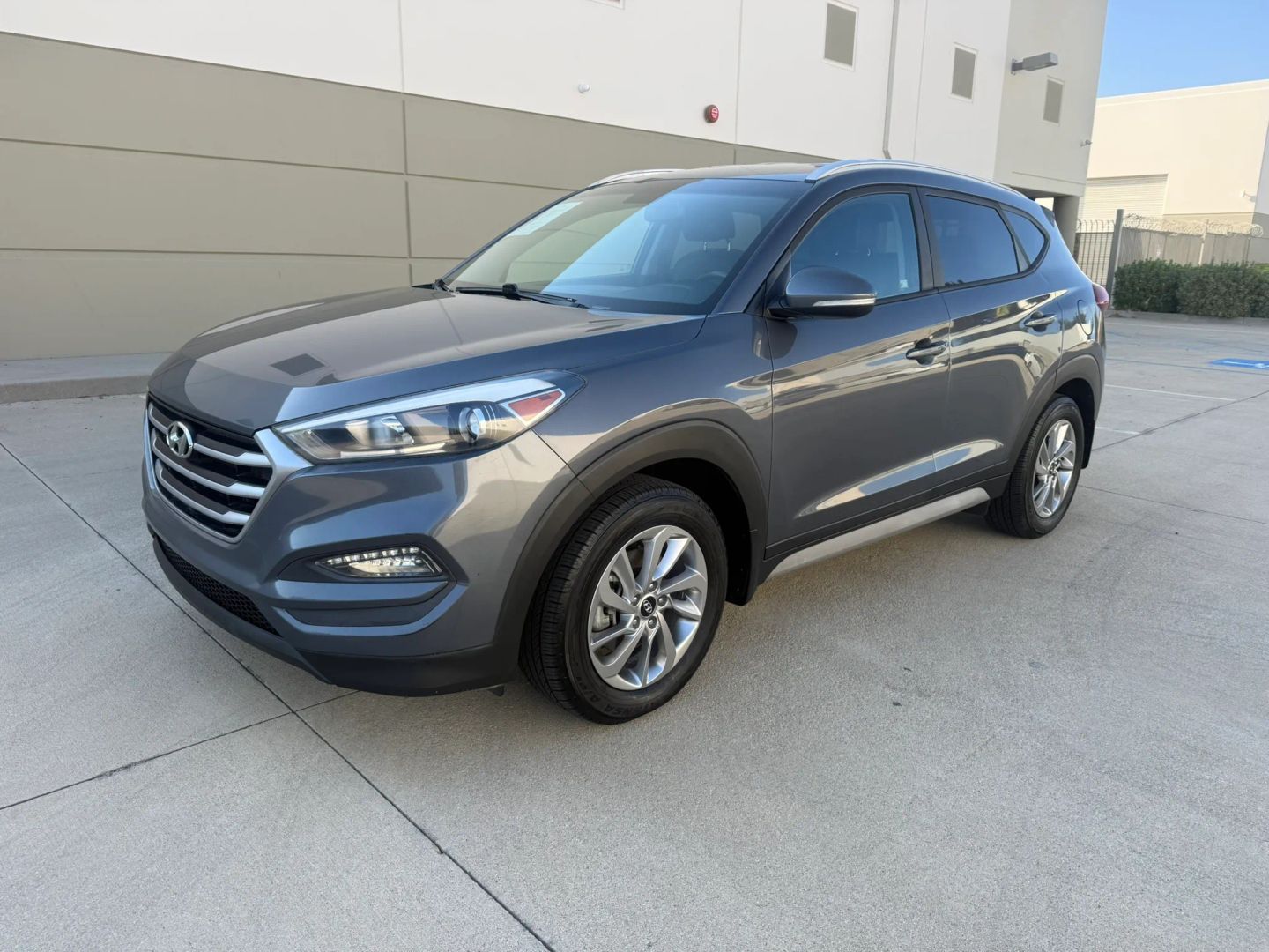 Hyundai Tucson photo 2