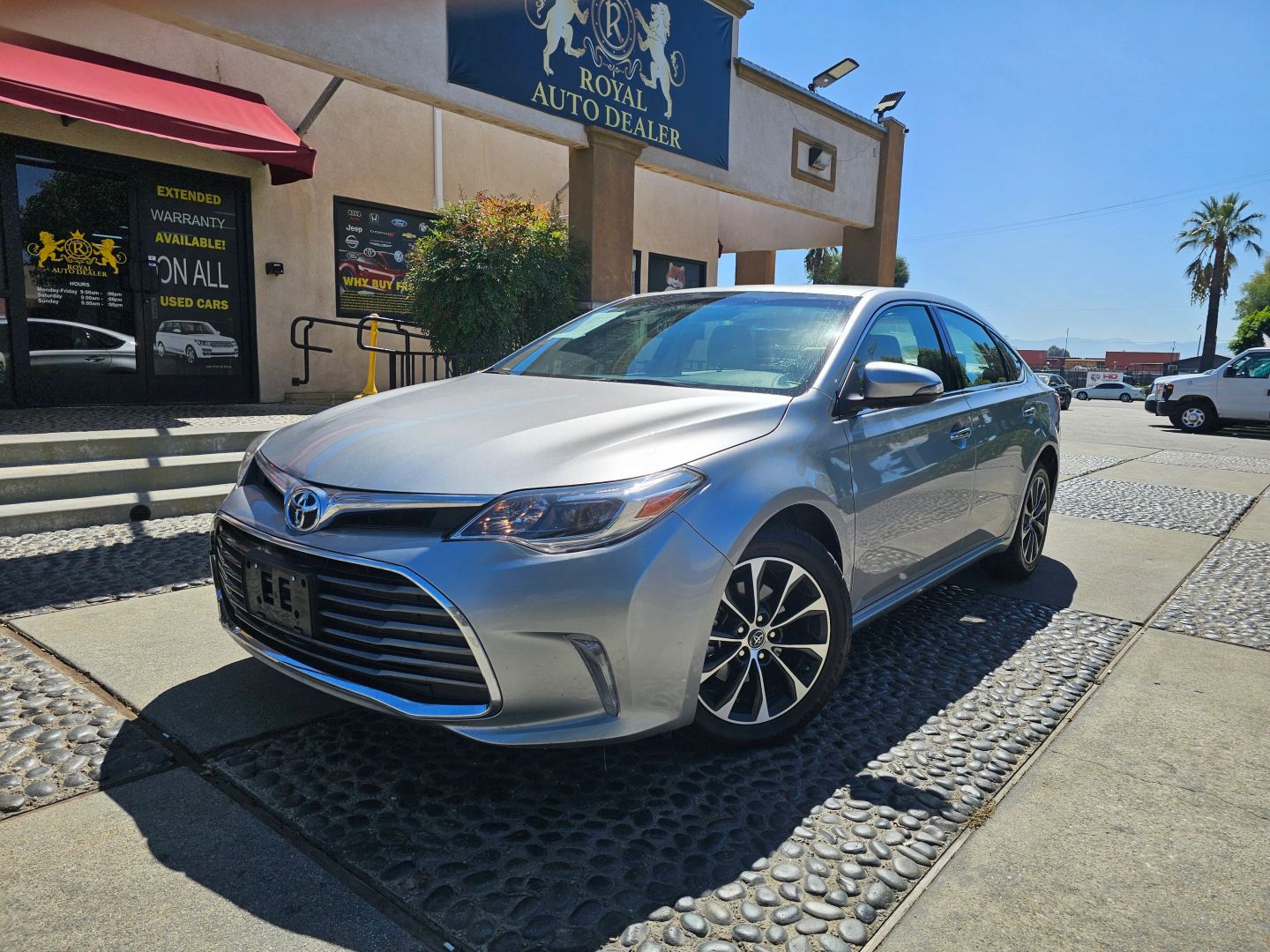 Toyota Avalon photo 2