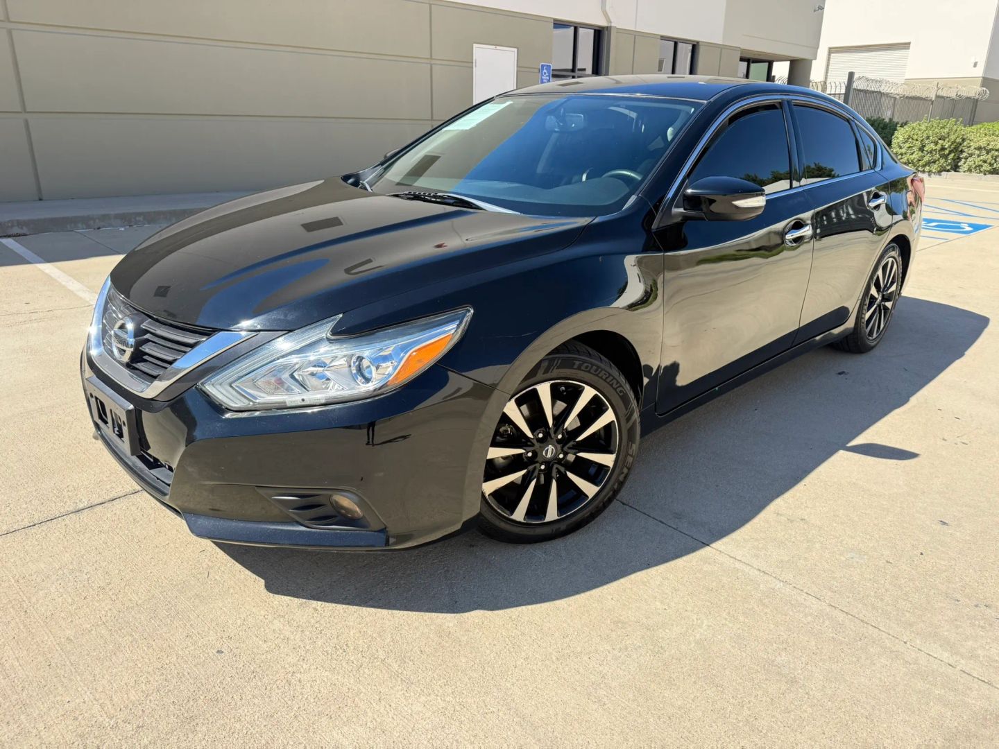 Nissan Altima photo 2