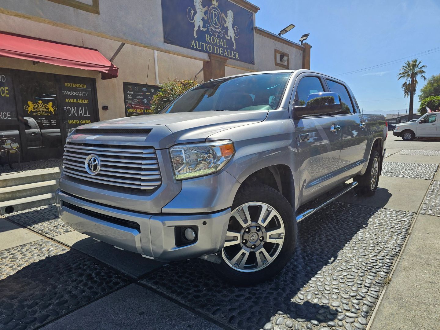 Toyota Tundra photo 2