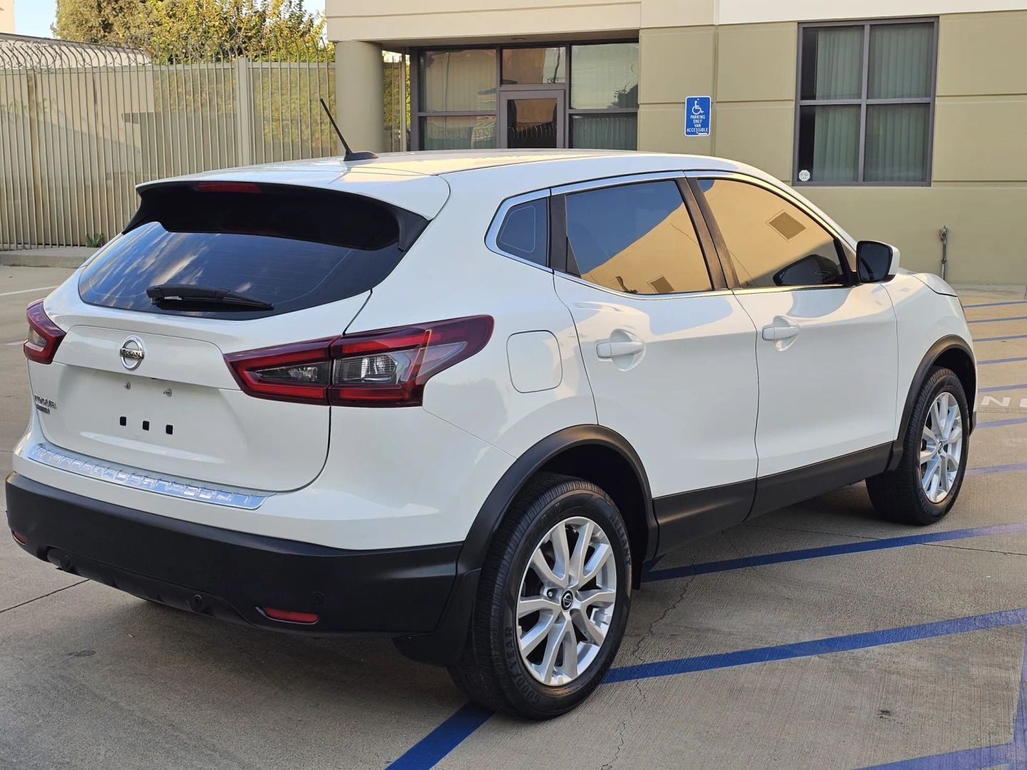 Nissan Rogue Sport photo 7