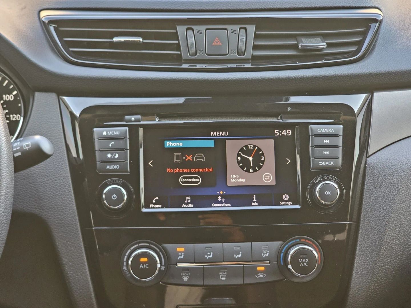 Nissan Rogue Sport photo 16