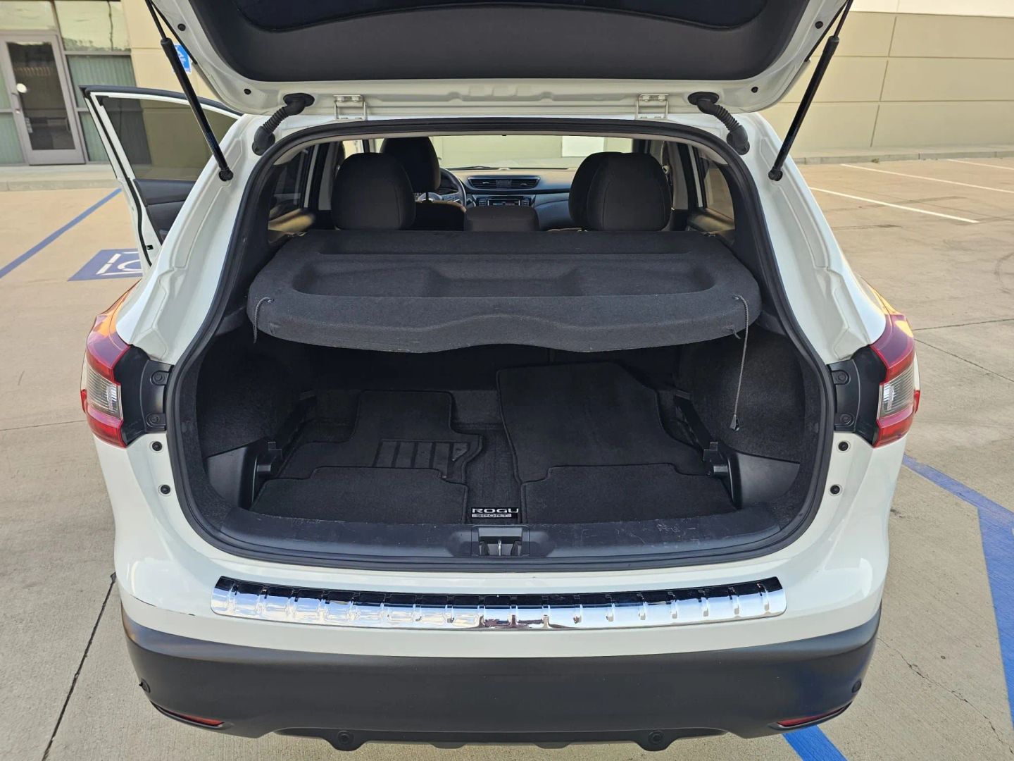 Nissan Rogue Sport photo 22
