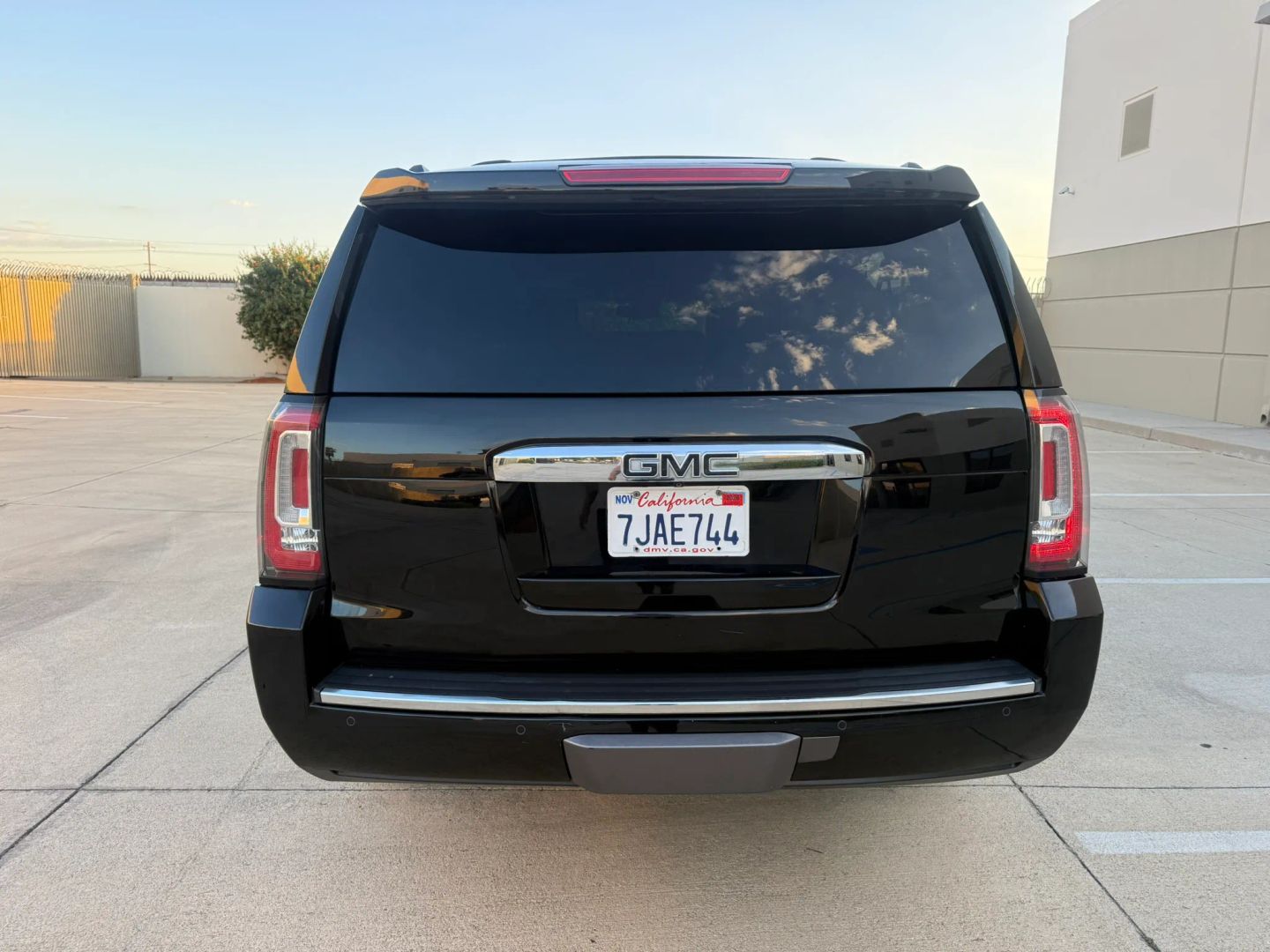 GMC Yukon XL photo 8