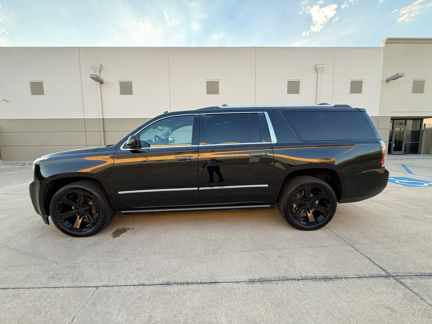 GMC Yukon XL photo 10