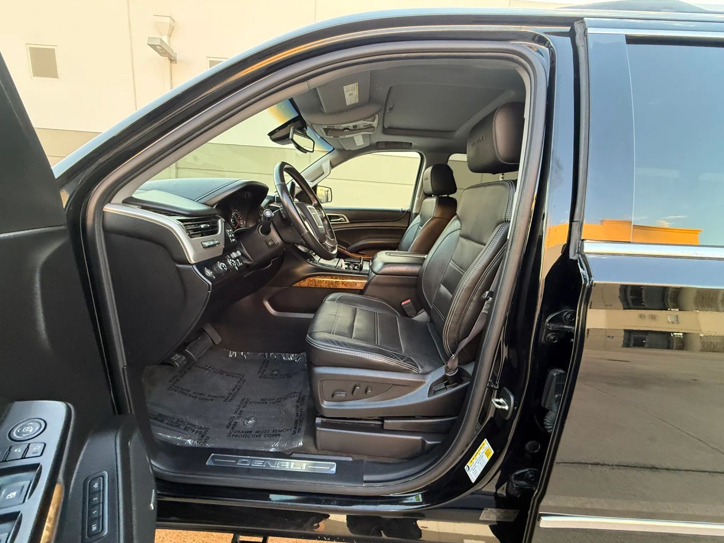 GMC Yukon XL photo 15