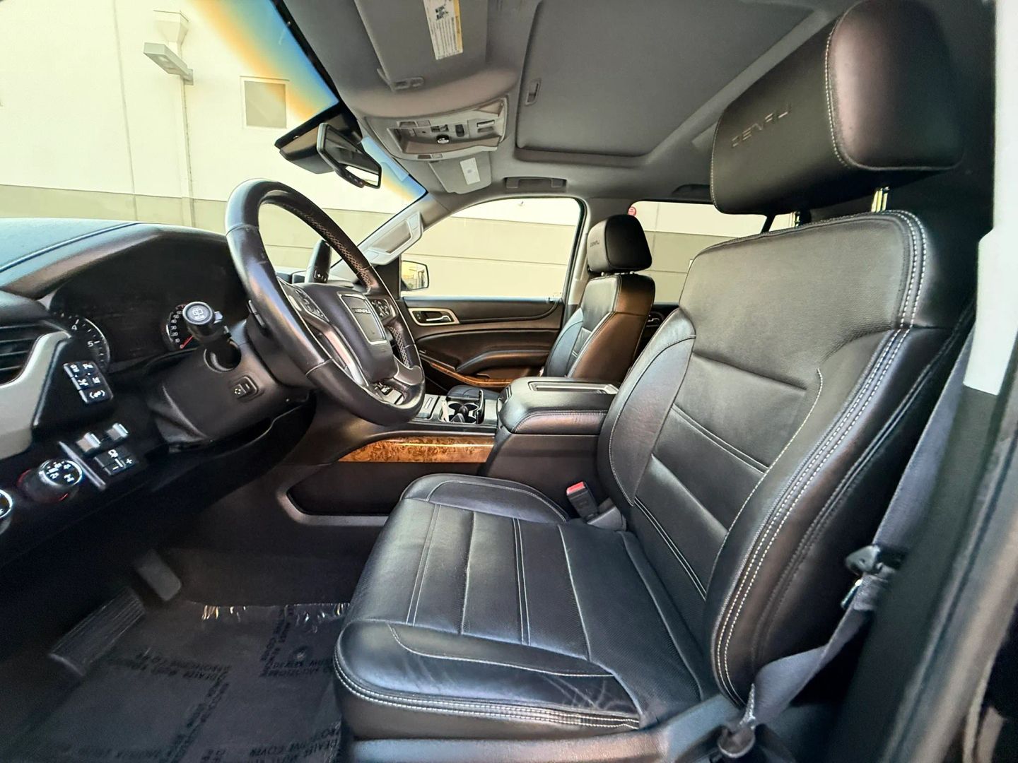 GMC Yukon XL photo 16