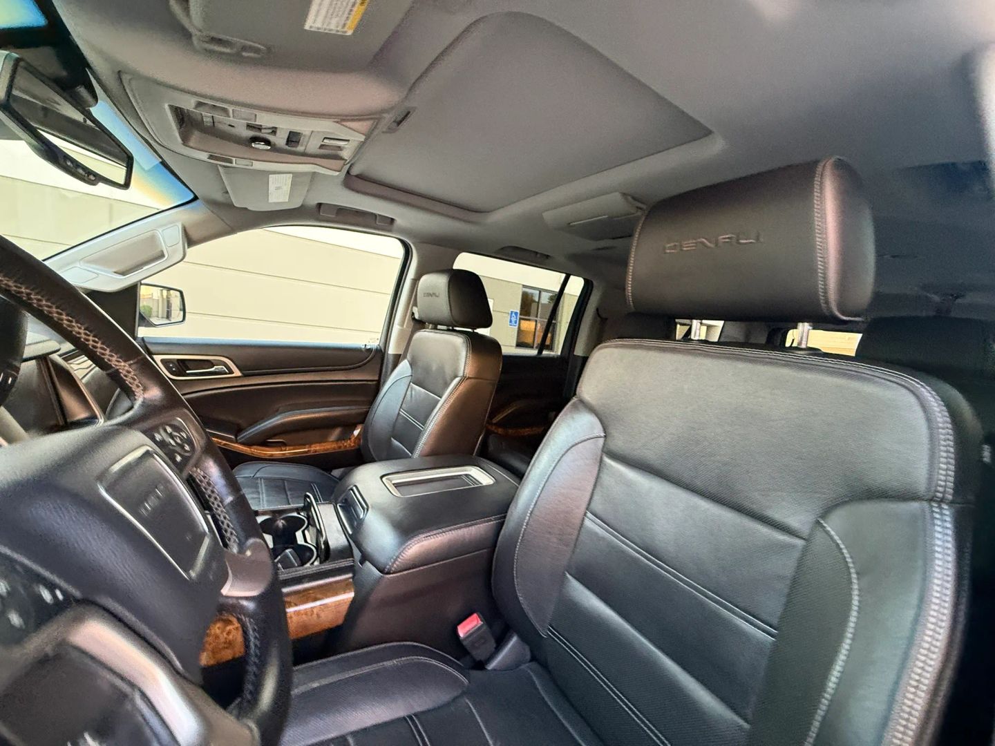 GMC Yukon XL photo 17