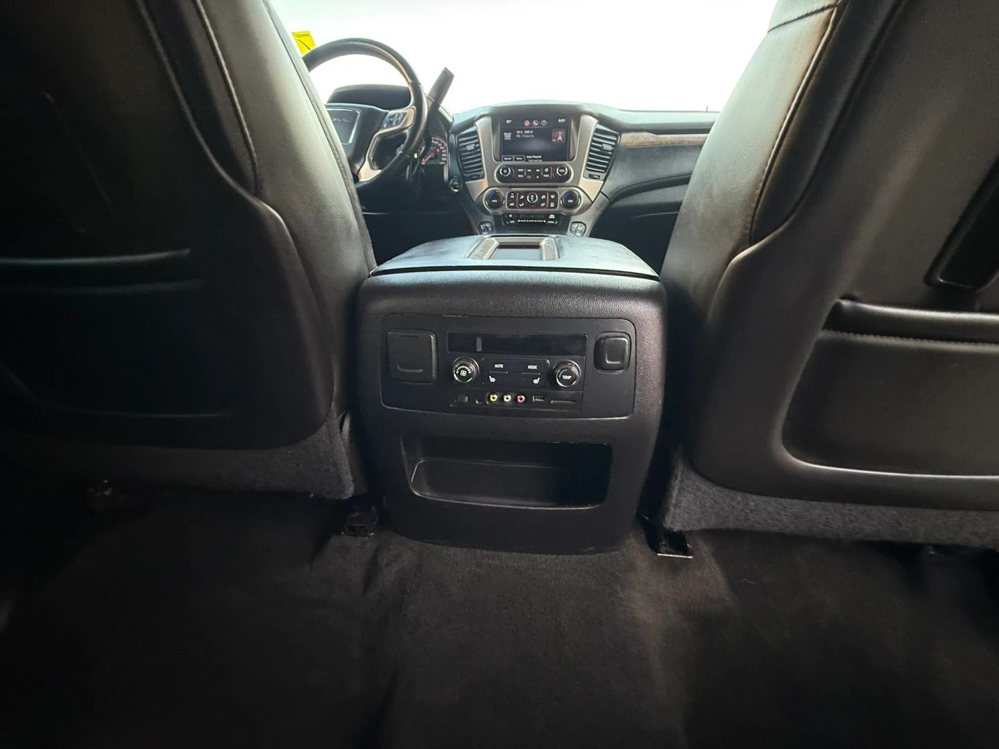 GMC Yukon XL photo 30