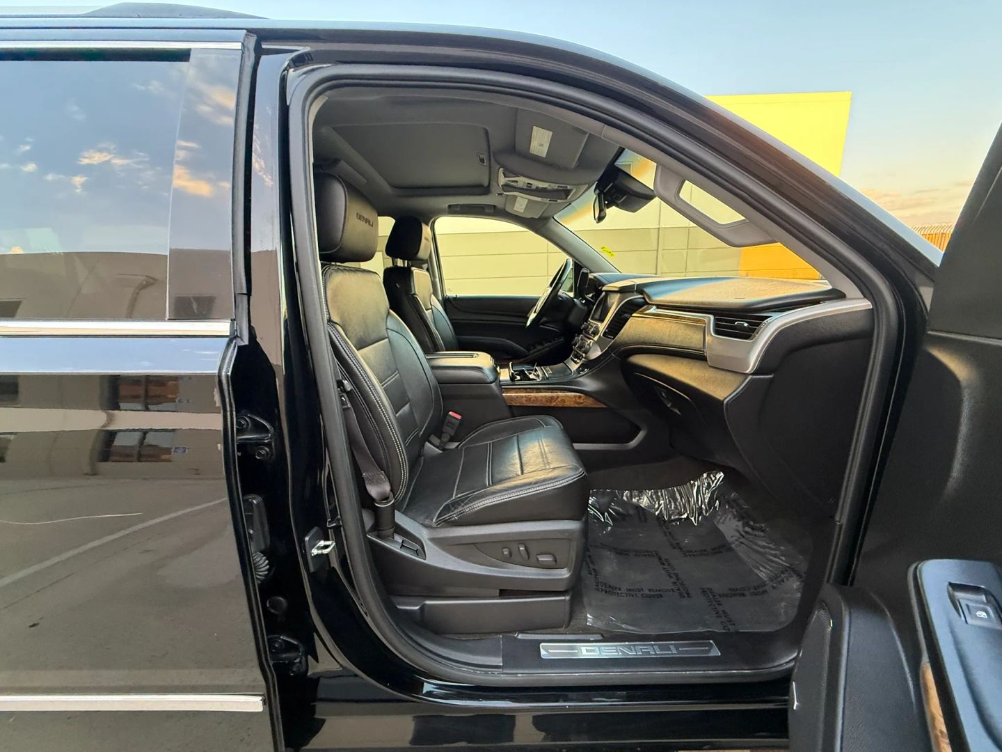 GMC Yukon XL photo 31
