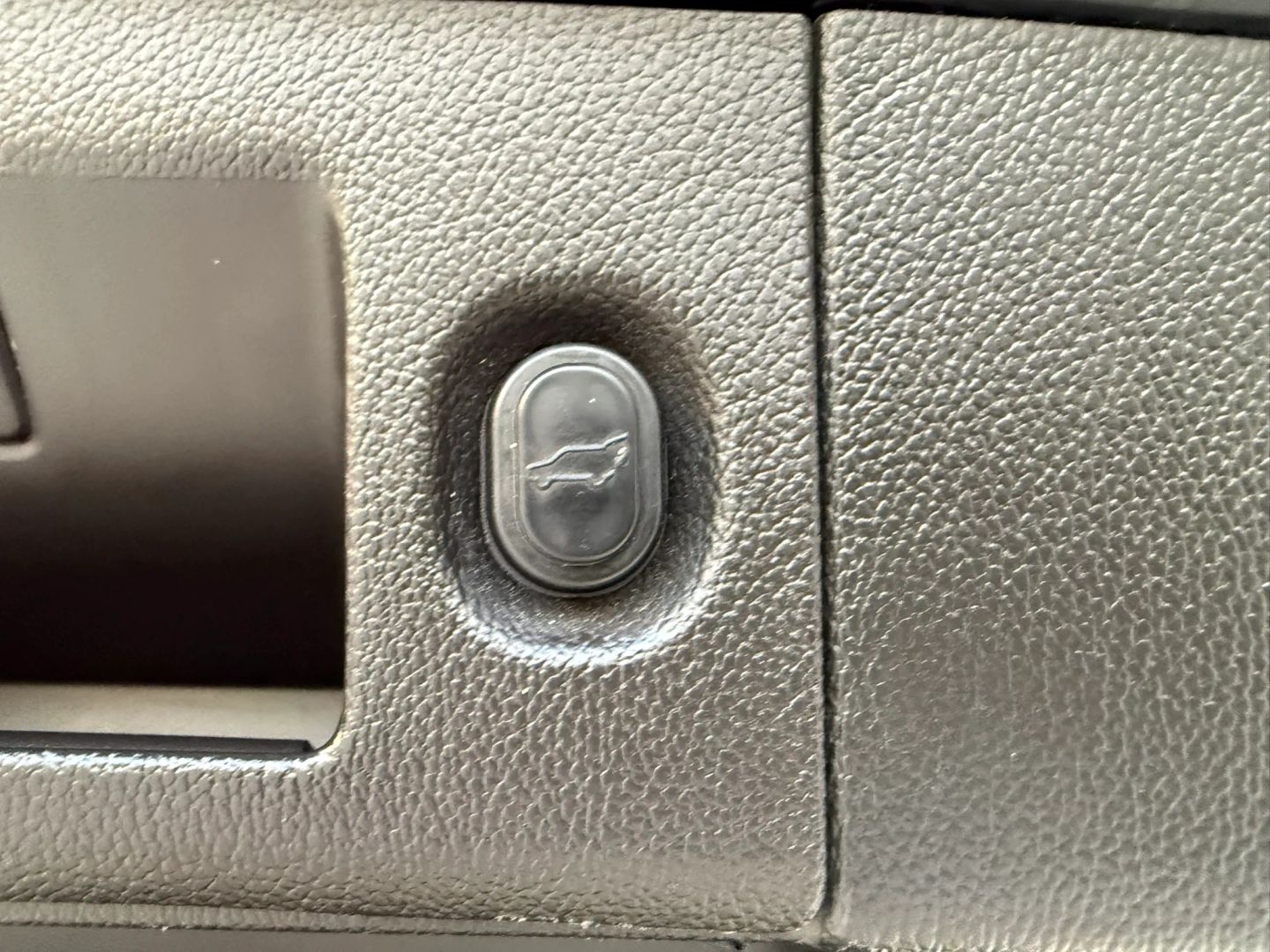 GMC Yukon XL photo 38