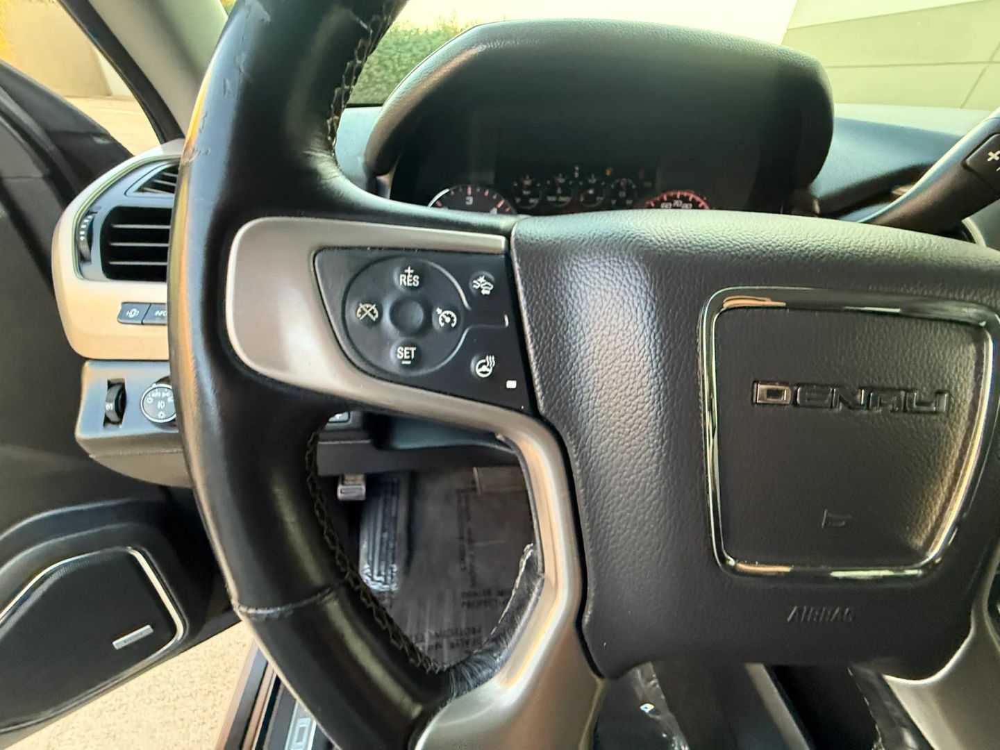 GMC Yukon XL photo 42