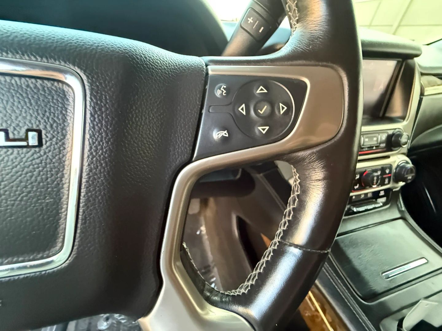 GMC Yukon XL photo 43