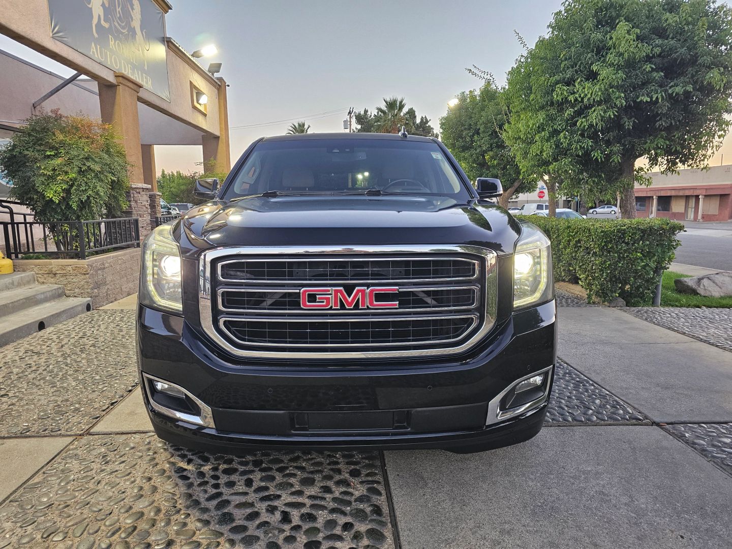 GMC Yukon photo 3