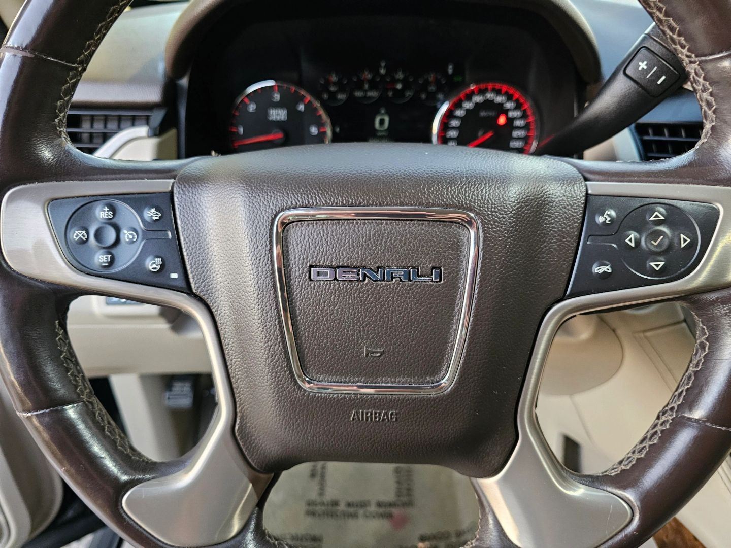 GMC Yukon photo 12