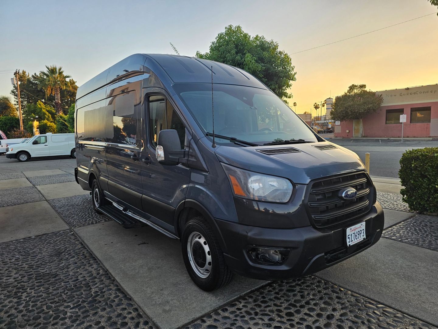 Ford Transit photo 4
