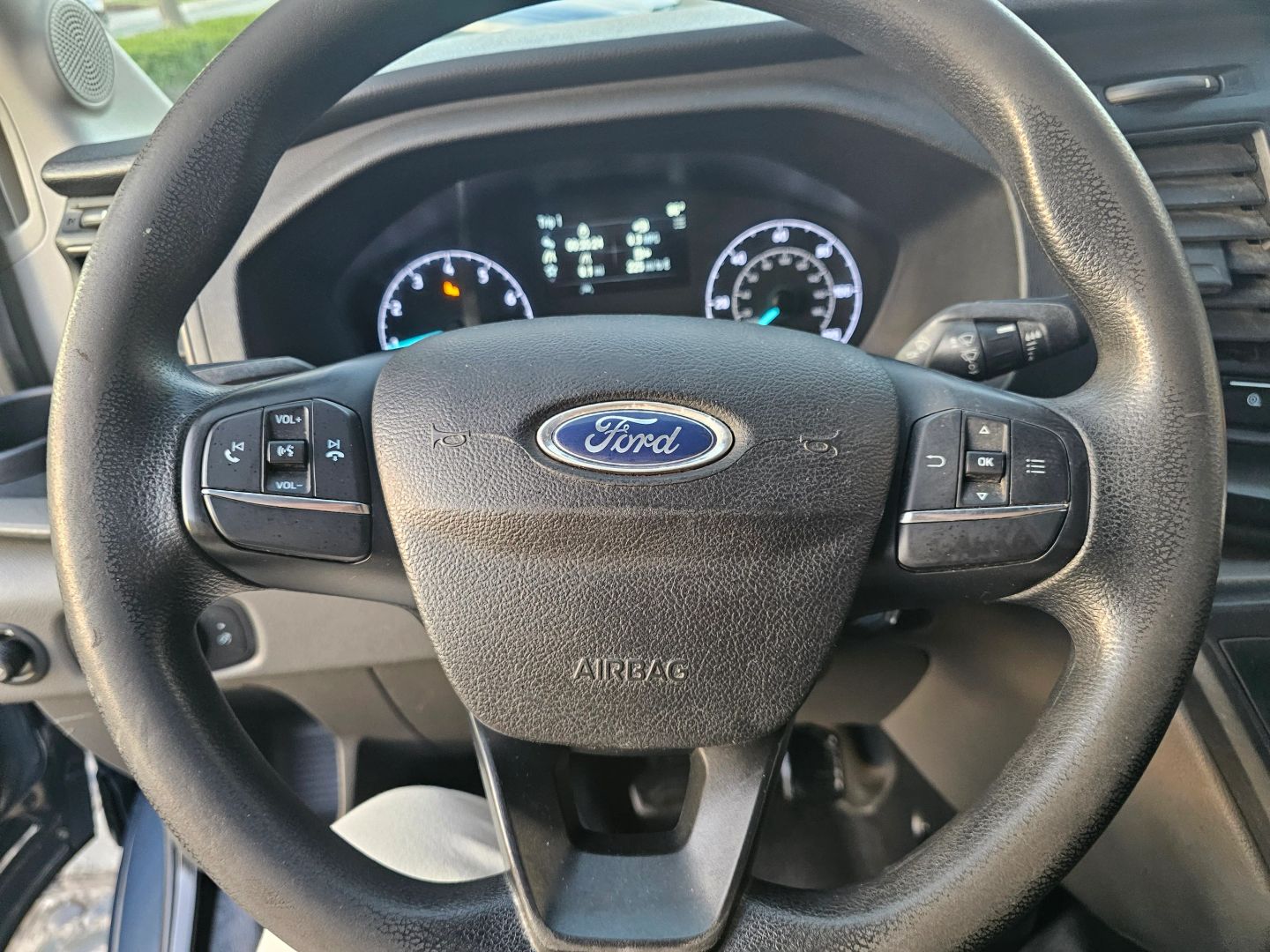 Ford Transit photo 12